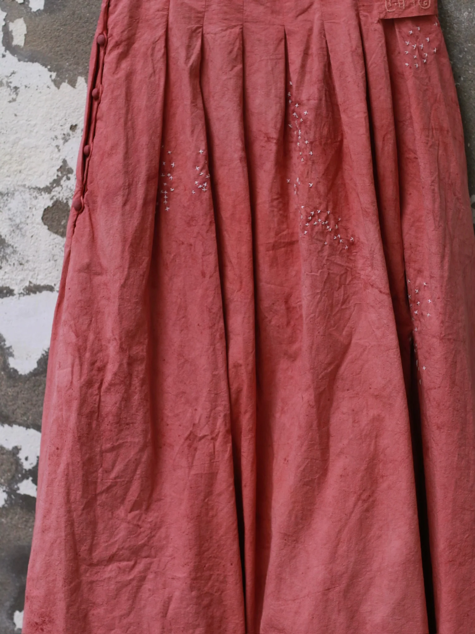 KINYAN LAM 25 Spring/Summer Natural Dye Pleated Balloon Skirt KYL-V2SKT02-R-HONG Pink - Image 3