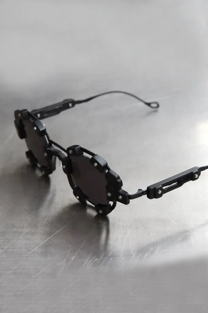 kuboraum sunglasses V1 40-28 BM 2gray - Image 4