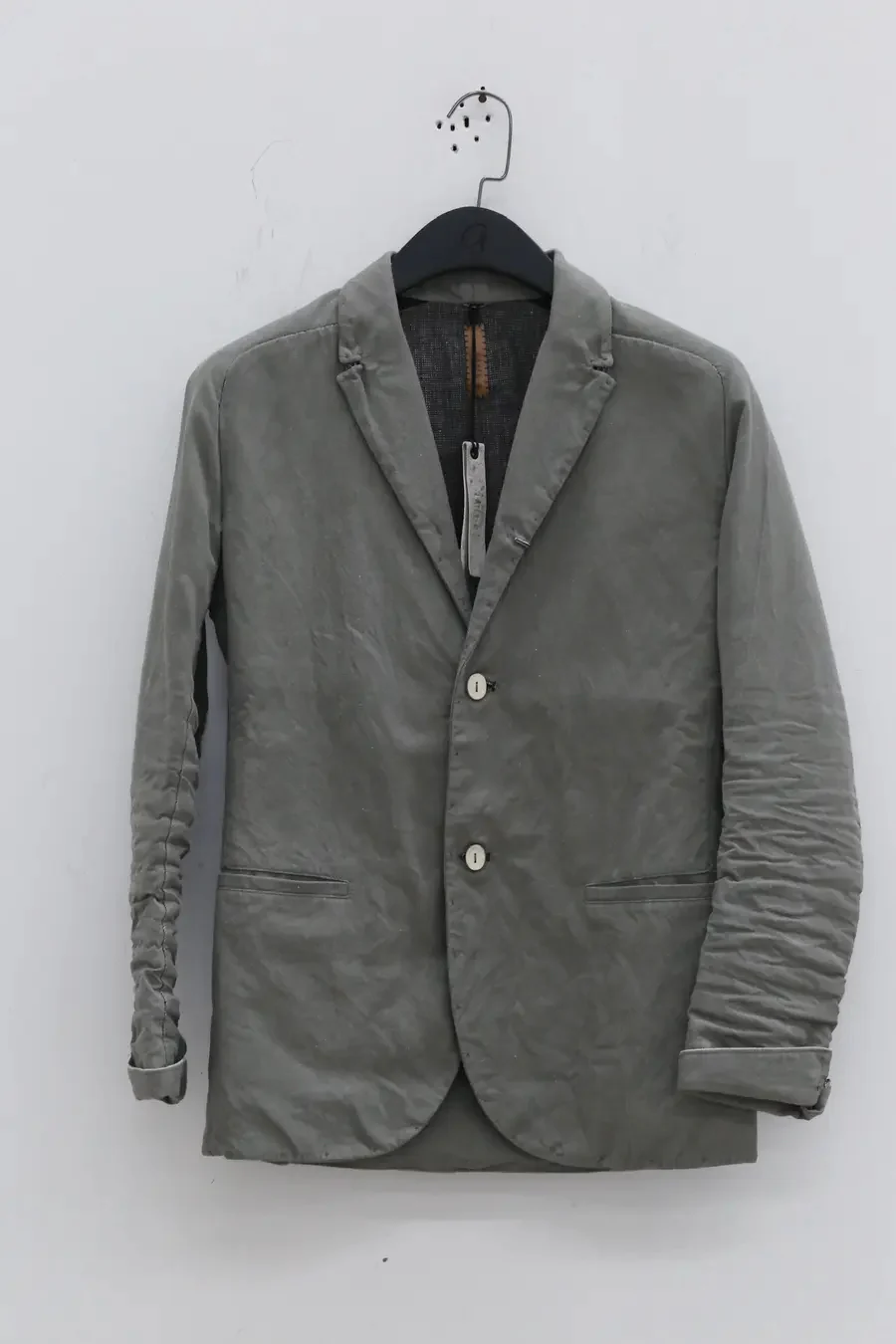 LAYER-0 2 button suit LO-S22-3-5-HUI - Image 2