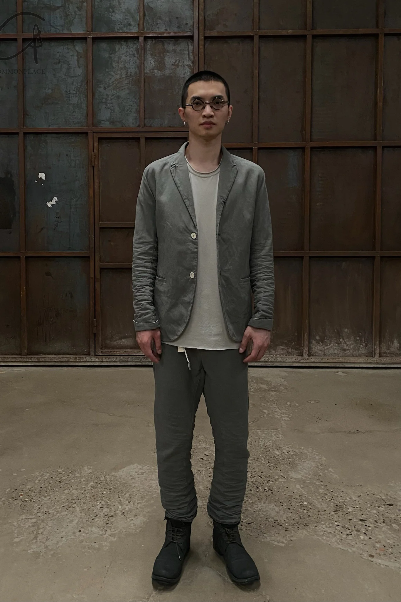 LAYER-0 2 button suit LO-S22-3-5-HUI - Image 9