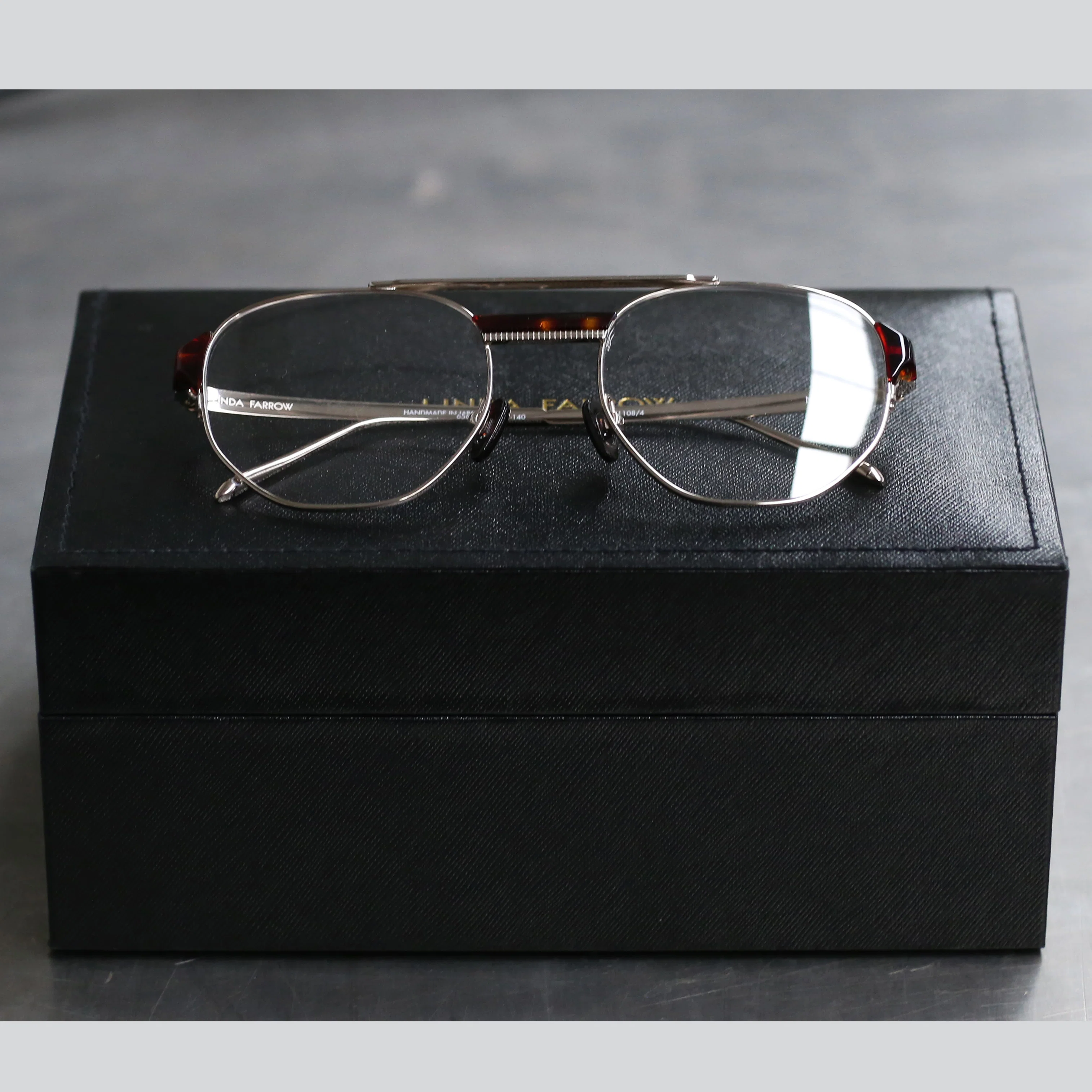 LINDA FARROW LFL1108C4OPT Nico light gold/deep T glasses - Image 3
