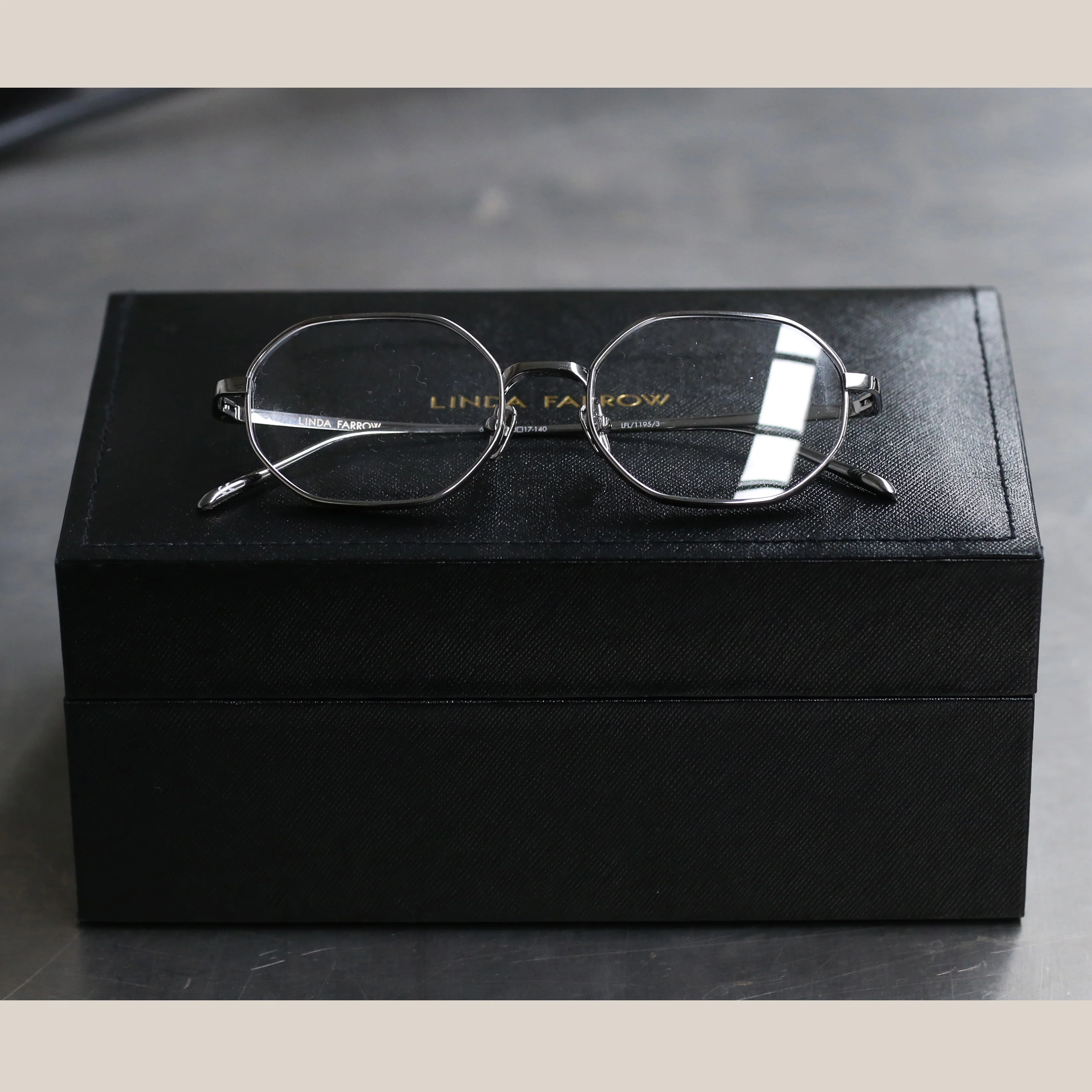 LINDA FARROW LFL1195C3OPT Stafford Platinum/Black Frame Glasses PLF10 - Image 3