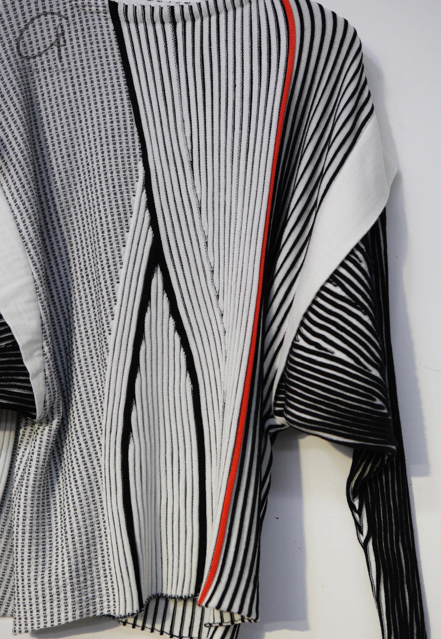 mame kurogouchi 3D striped knit V-neck pullover MM21FW KN011 - Image 2