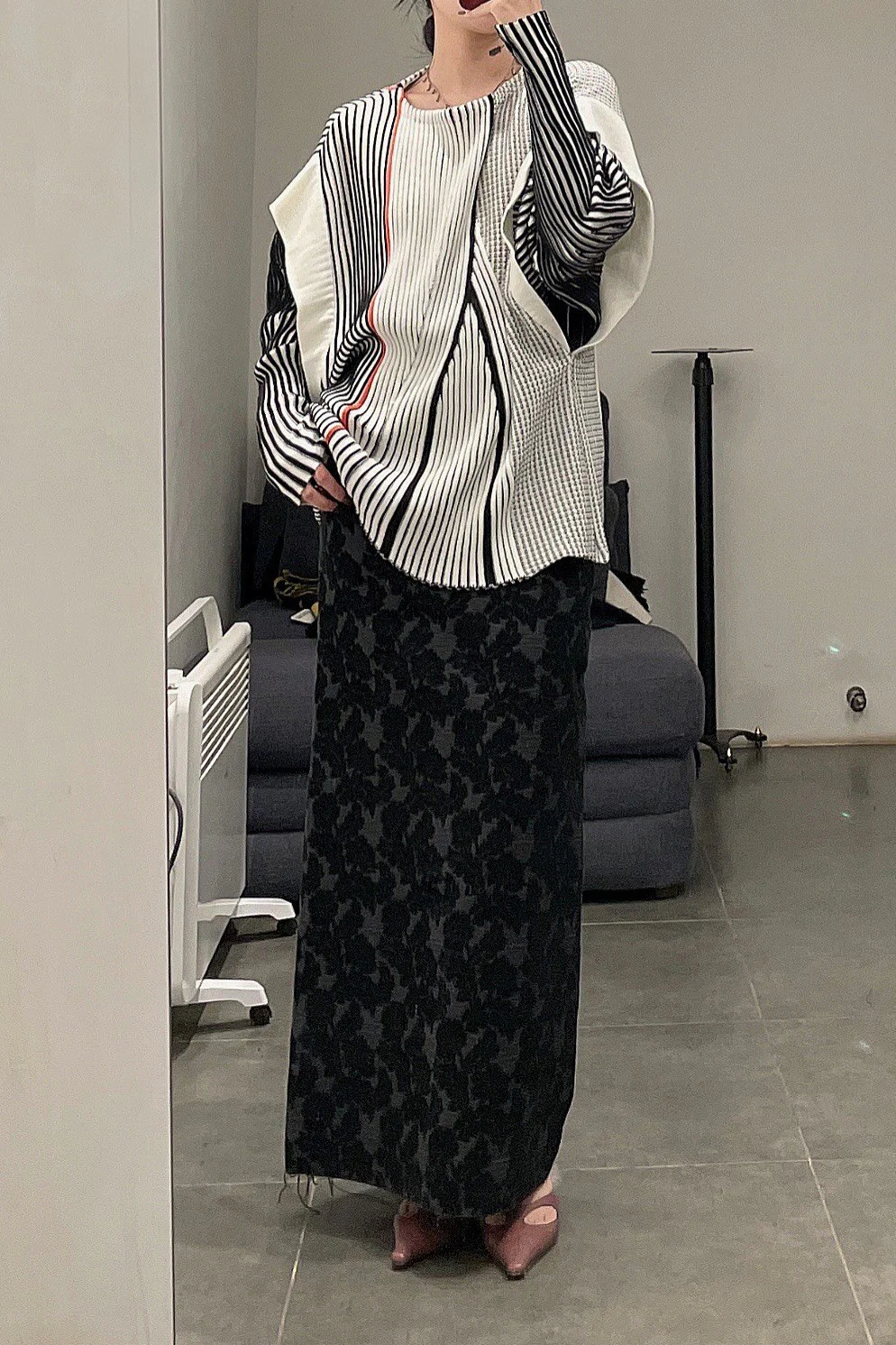 mame kurogouchi 3D striped knit V-neck pullover MM21FW KN011 - Image 7