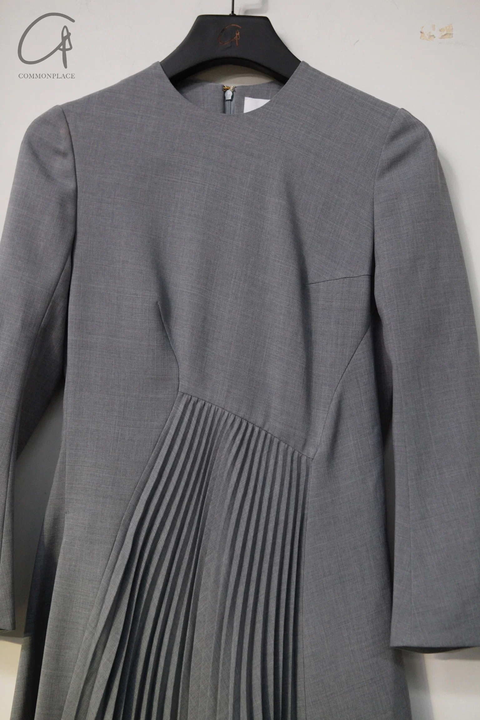 Mame kurogouchi curved ruffle dress Japan MAME-MM21FW DR019-HUI Grey - Image 2