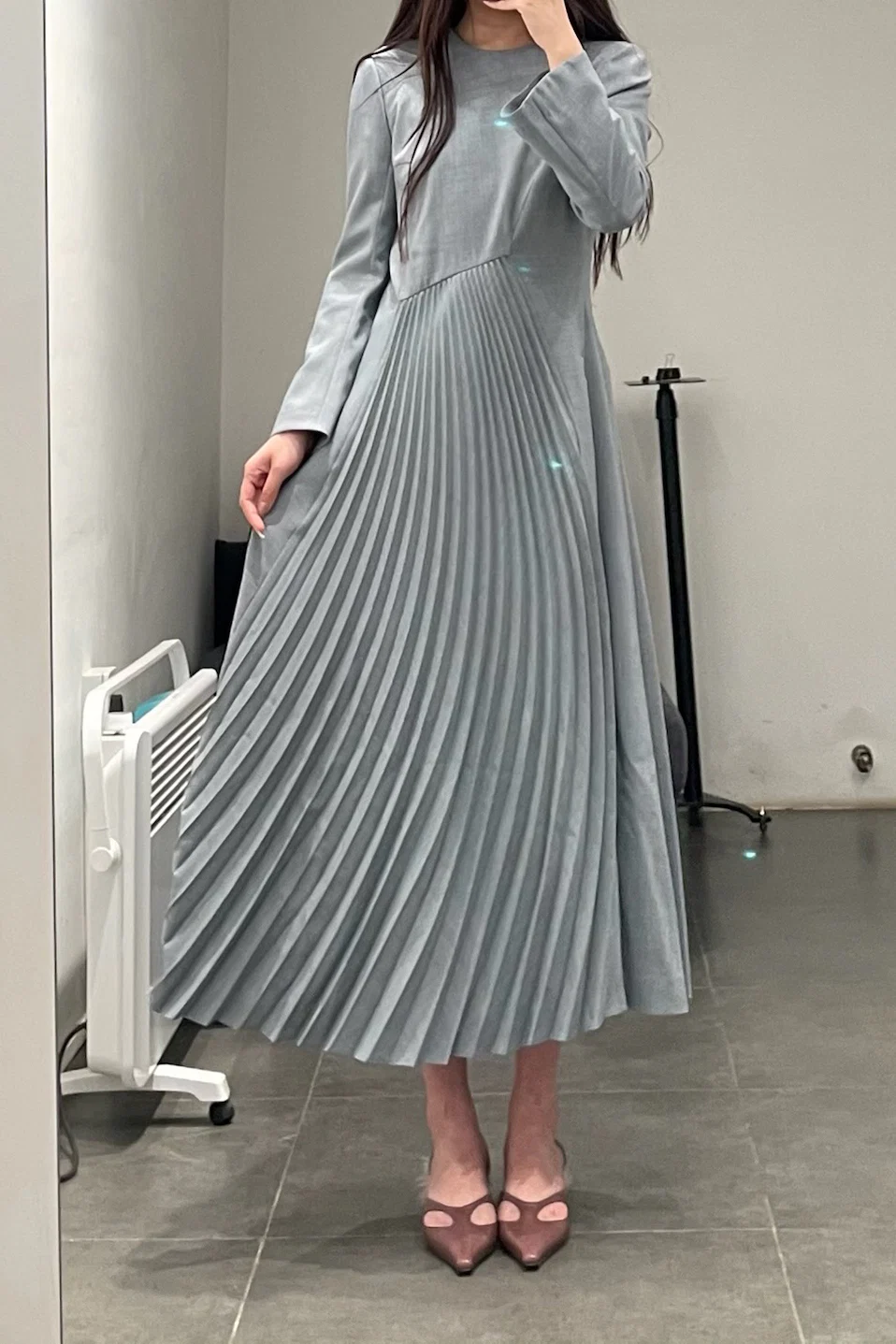 Mame kurogouchi curved ruffle dress Japan MAME-MM21FW DR019-HUI Grey - Image 4