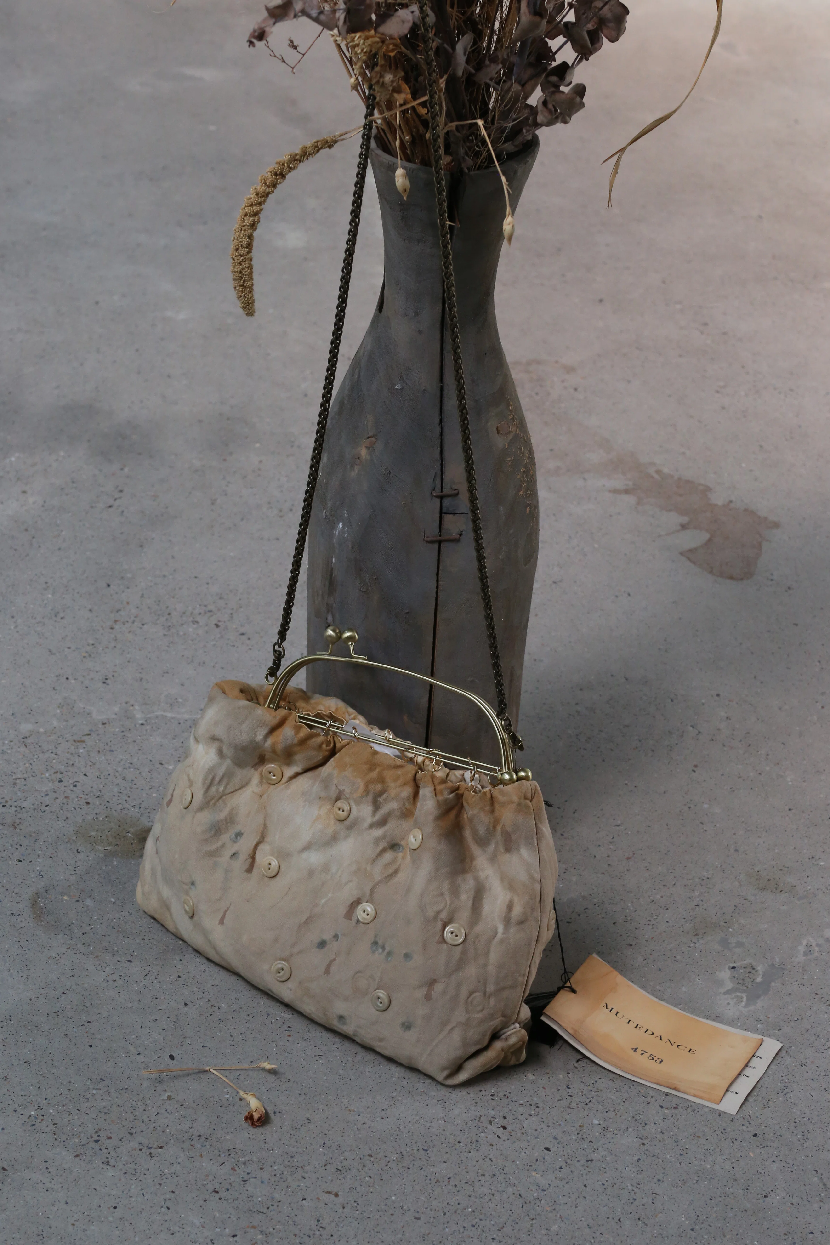 MUTEDANCE buckle dyed sling bag MD21FW71 - Image 3