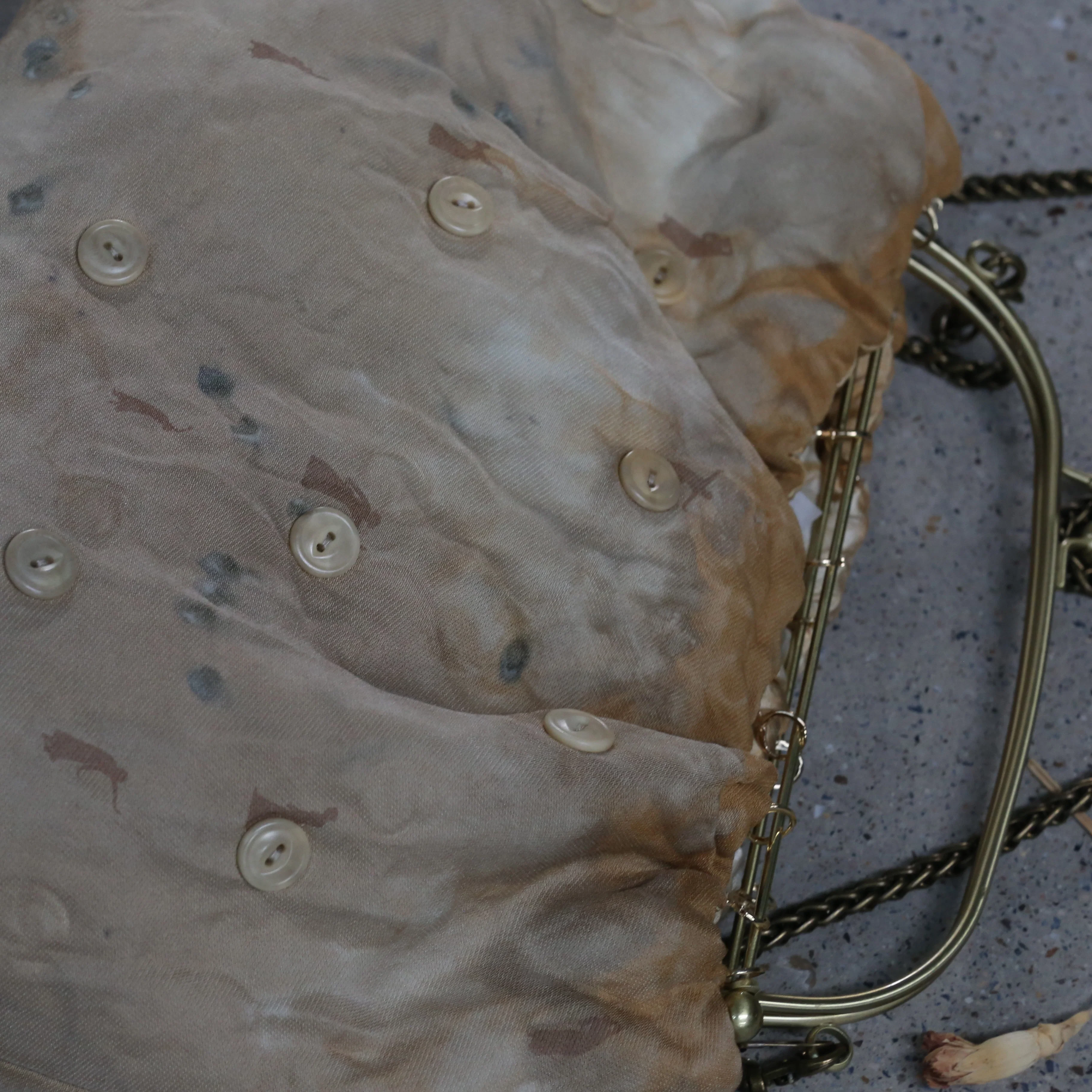 MUTEDANCE buckle dyed sling bag MD21FW71 - Image 7