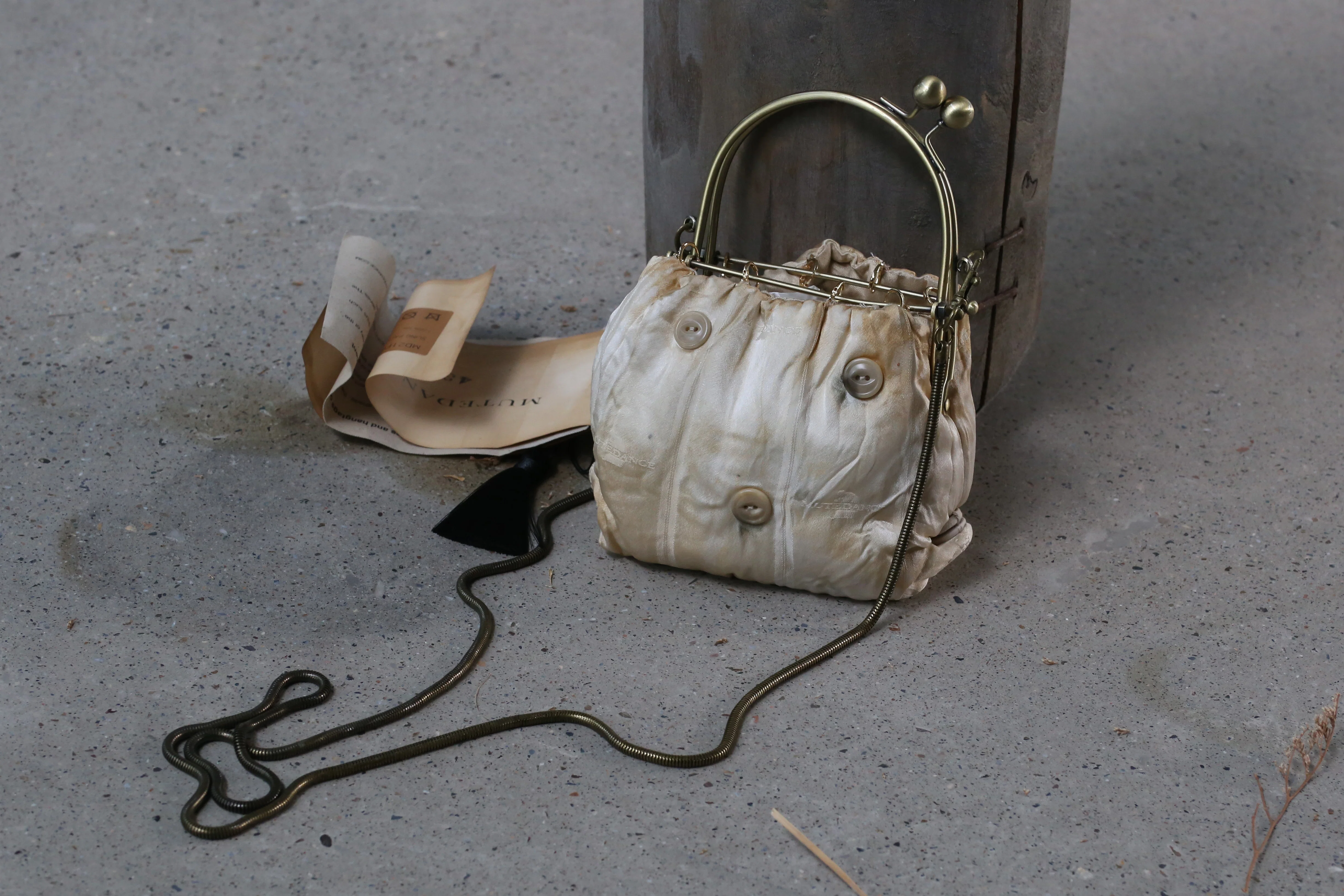 MUTEDANCE buckle flat sling bag MD21FW70 - Image 4