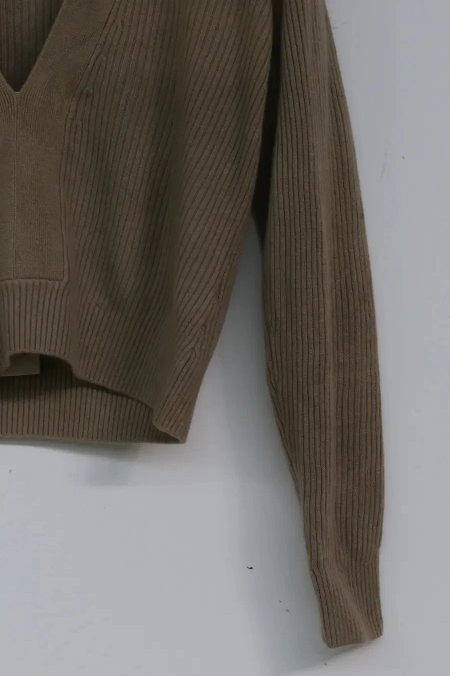 MUTEDANCE V-neck cashmere sweater MD21FW53 - Image 10