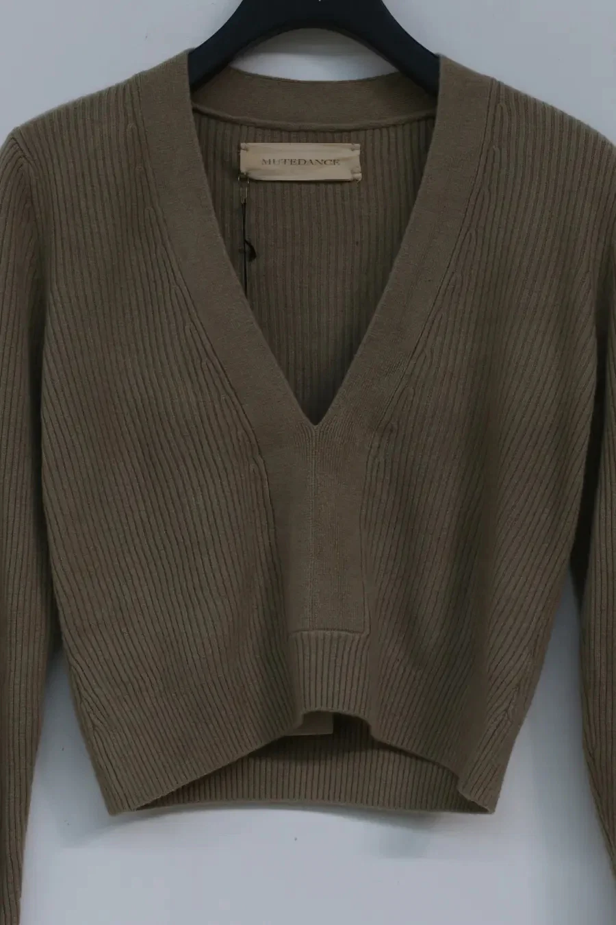 MUTEDANCE V-neck cashmere sweater MD21FW53 - Image 8