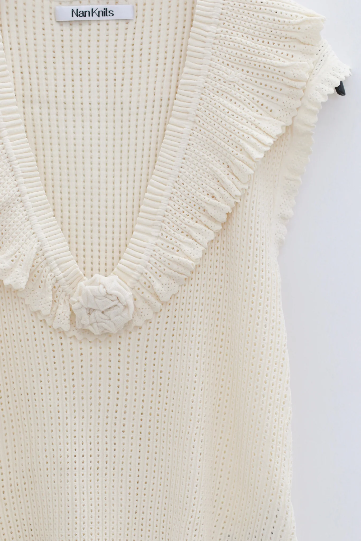 NAN KNITS 25 Autumn and Winter Hollow Lace V-Neck Vest NAN-N25SSVE03WHI-MB Off-White - Image 2