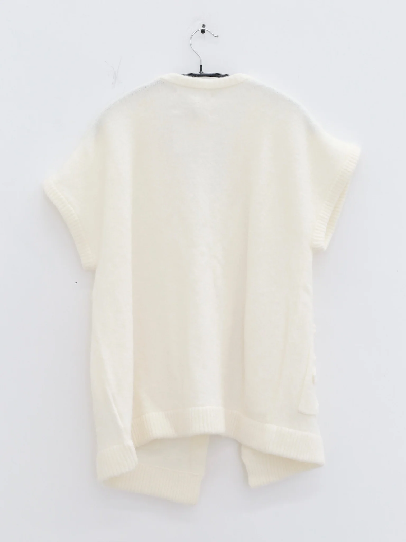 NAN KNITS 25 Autumn and Winter Three-dimensional Floral Slant-Breasted Vest NAN-N25AWVE05WHI-BAI White - Image 4