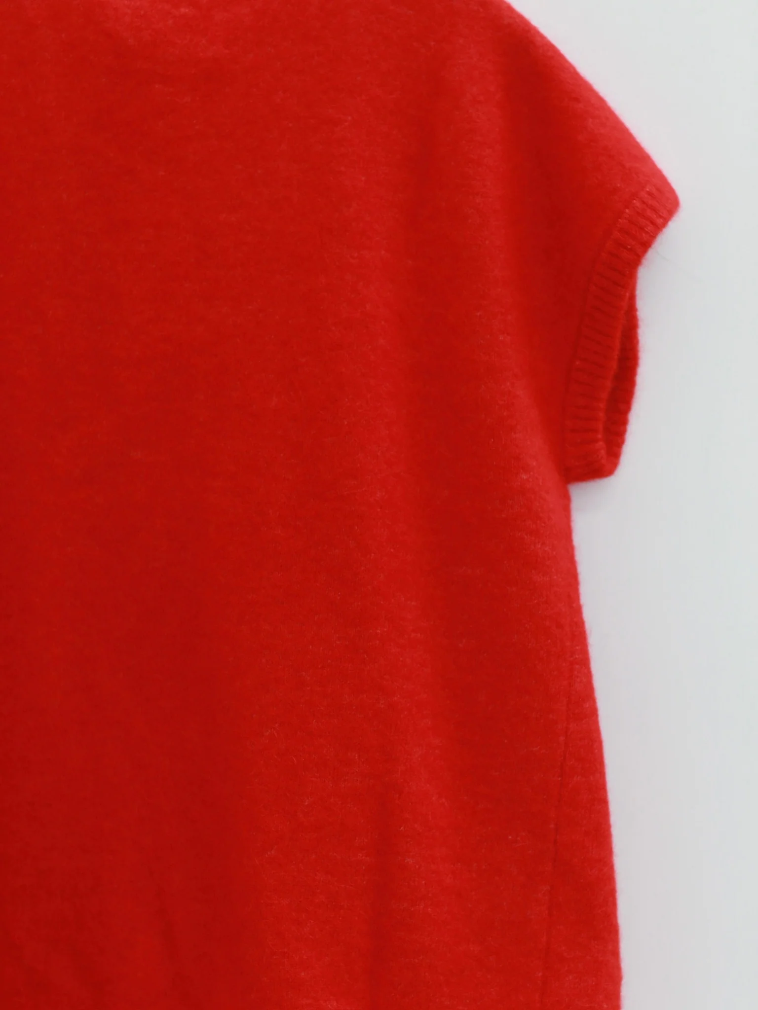 NAN KNITS 25 Autumn and Winter Three-dimensional Floral Slant-collar Vest NAN-N25AWVE05RED-HONG Red - Image 3