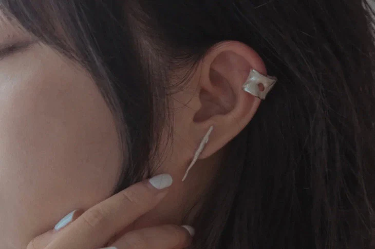 OLIO E ACETO silver ear hook OA03E06 POEA02 - Image 2
