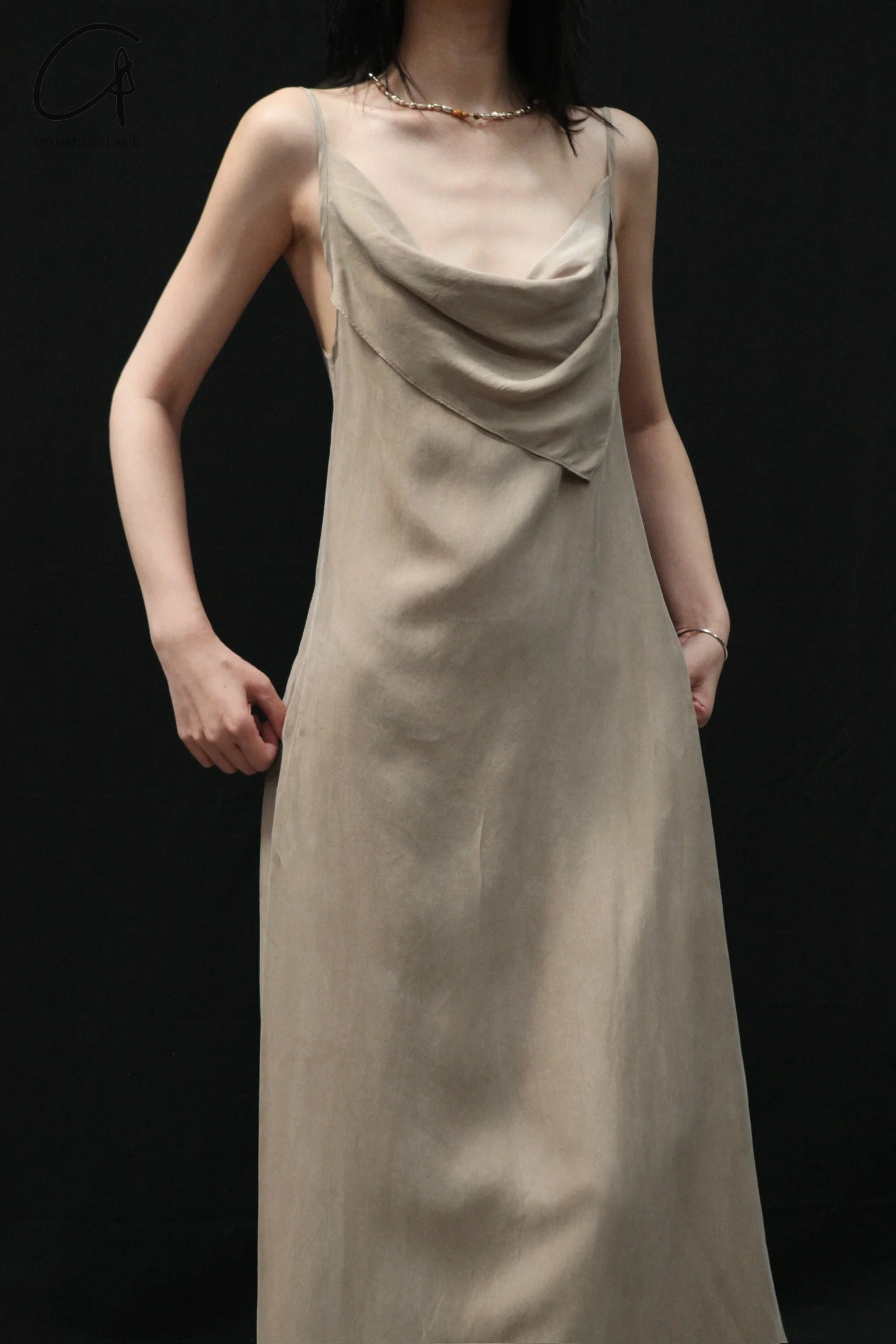 OUDE WAAG 24 Autumn and Winter Swing Neck Backless Dress OW-24AW-DS10C2GY820-HM Gray Beige - Image 2