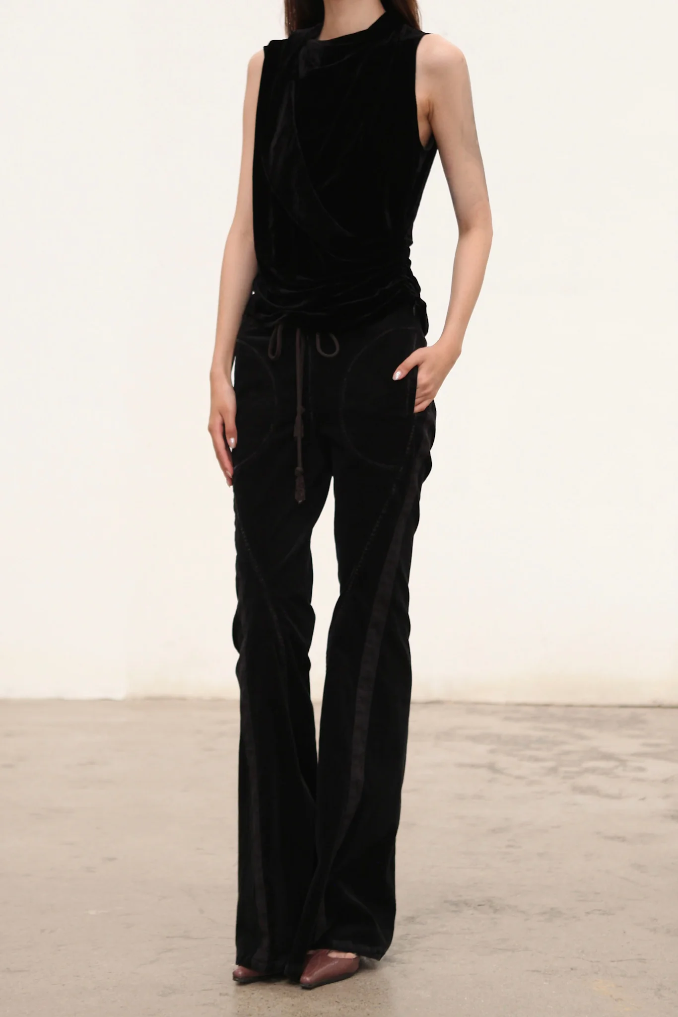 OUDE WAAG 25 autumn and winter halter neck draped velvet vest OW-OW-25AW-TP13-HEI black - Image 2