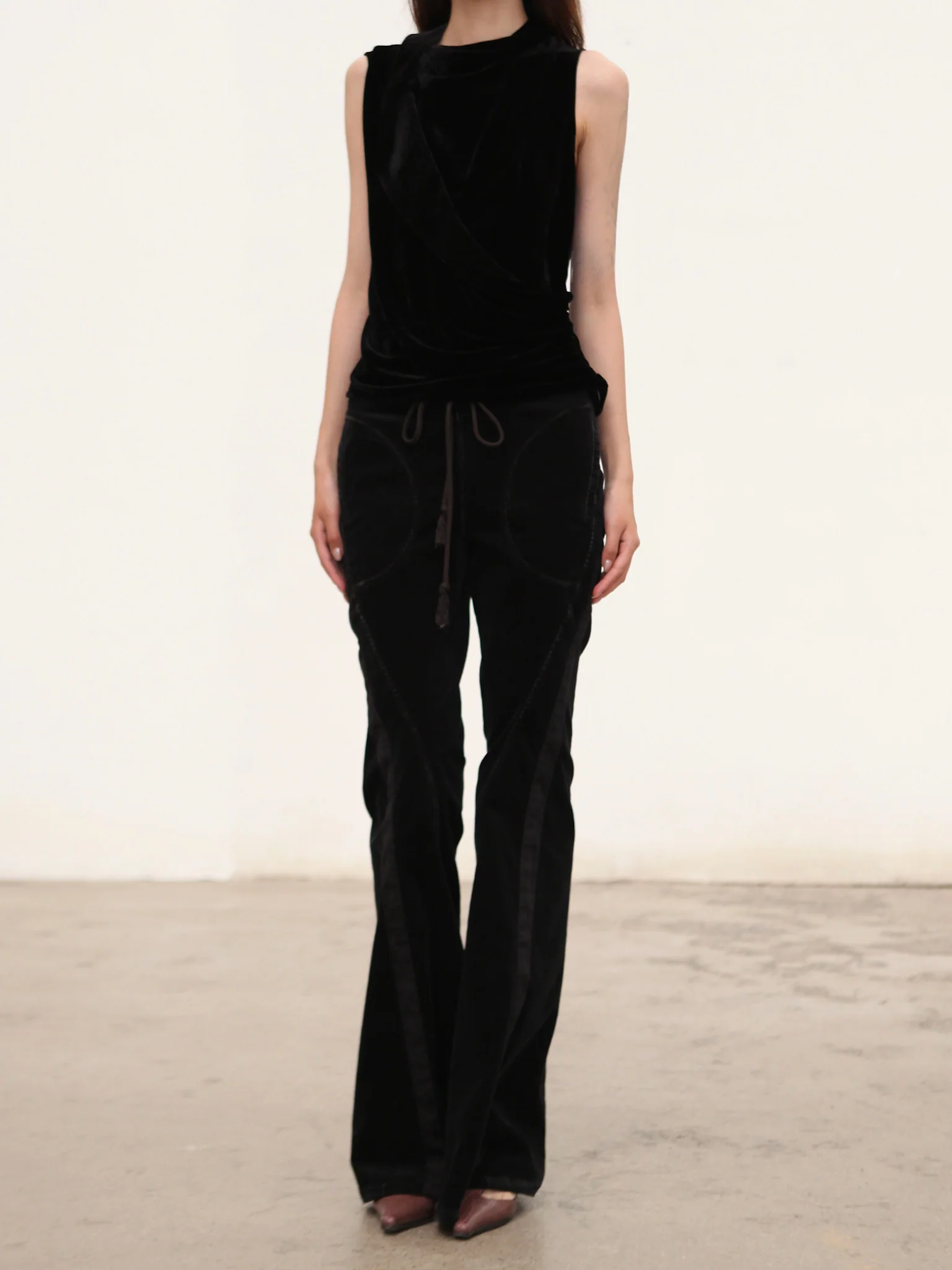 OUDE WAAG 25 autumn and winter halter neck draped velvet vest OW-OW-25AW-TP13-HEI black - Image 3