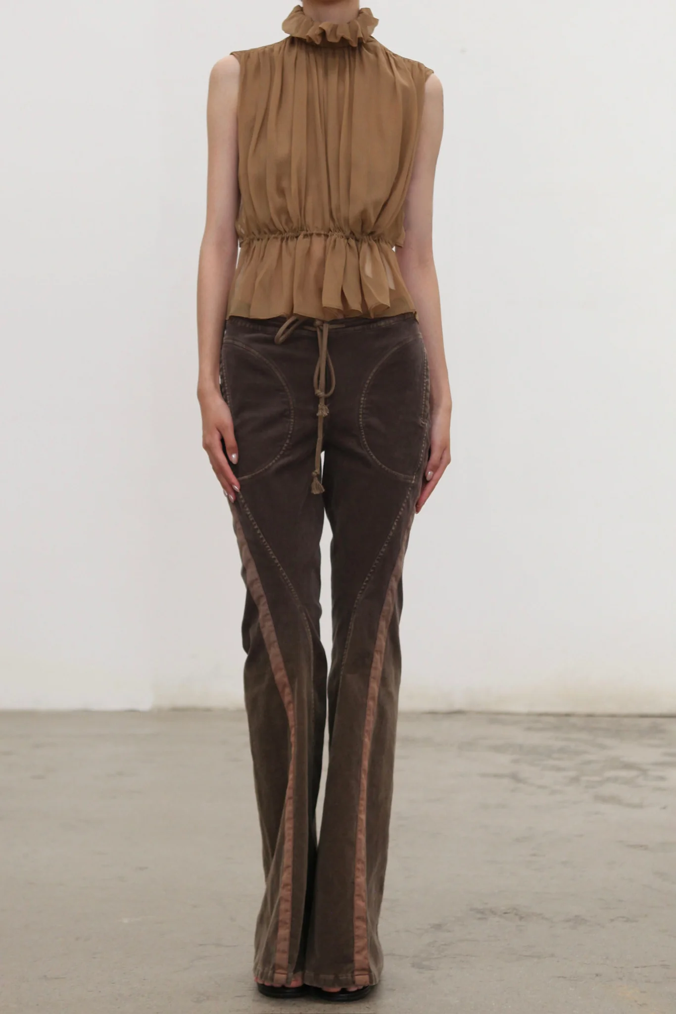 OUDE WAAG High-Neck Shirred Halter Vest OW-OW-25PF-TP03-KQ (YE420 Khaki) (OW-25SS-TP02 OW-25PF-TP03) - Image 2
