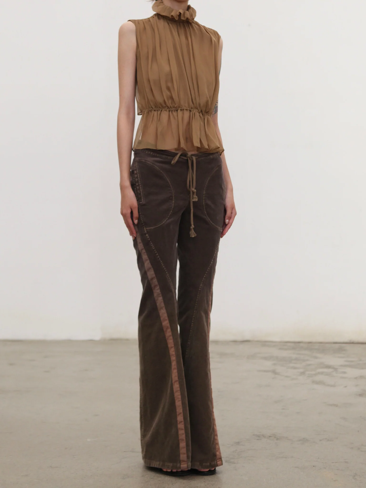 OUDE WAAG High-Neck Shirred Halter Vest OW-OW-25PF-TP03-KQ (YE420 Khaki) (OW-25SS-TP02 OW-25PF-TP03) - Image 3