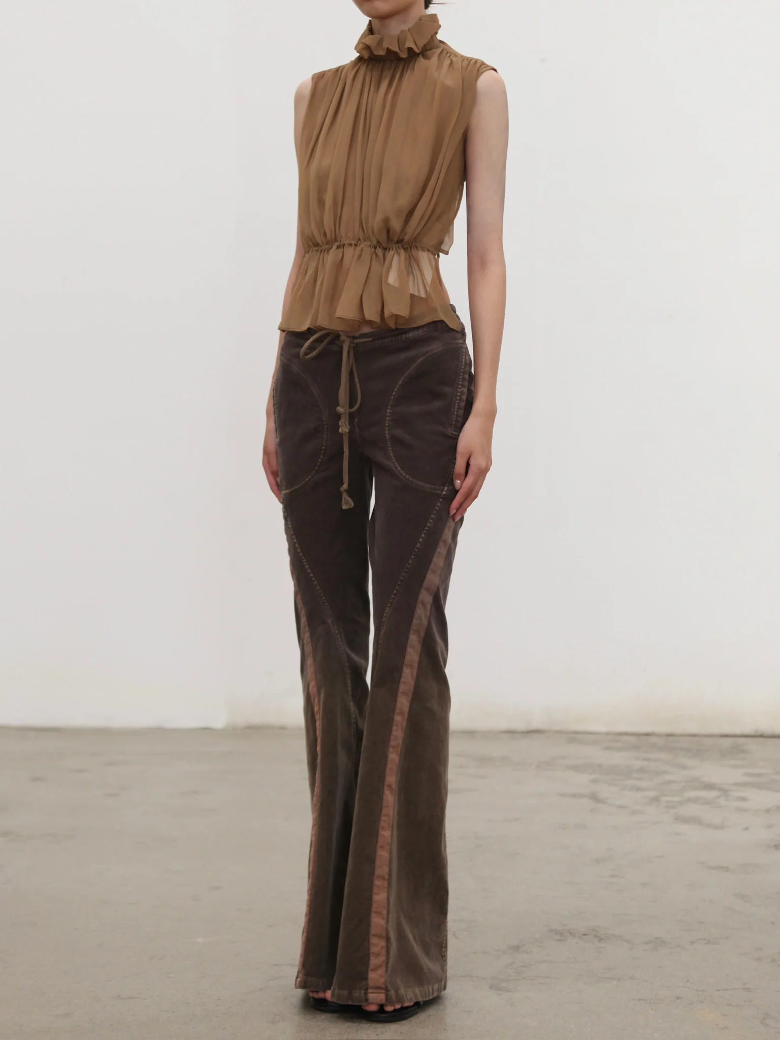 OUDE WAAG High-Neck Shirred Halter Vest OW-OW-25PF-TP03-KQ (YE420 Khaki) (OW-25SS-TP02 OW-25PF-TP03) - Image 4