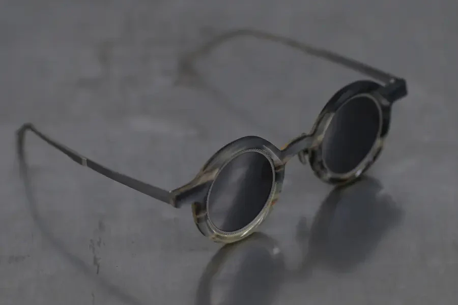 Rigards RG1062 Series Titanium Alloy Natural Horn Glasses RG-RG1062-MCYGHHP Camouflage Matte Dark Gray Lenses - Image 3