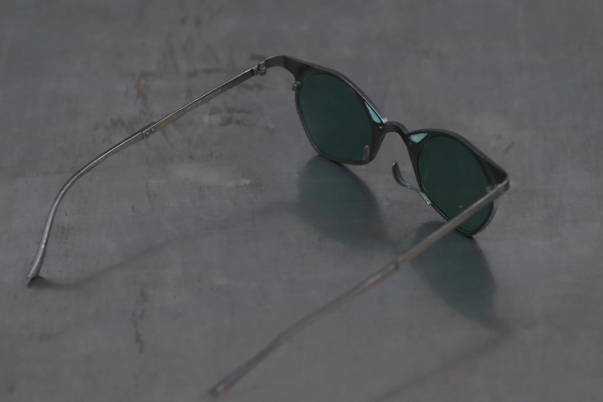Rigards RG1031TI series pure titanium inlaid gemstone handmade glasses RG-RG1031TI-GDHKLP-F antique gray frame green lens - Image 3