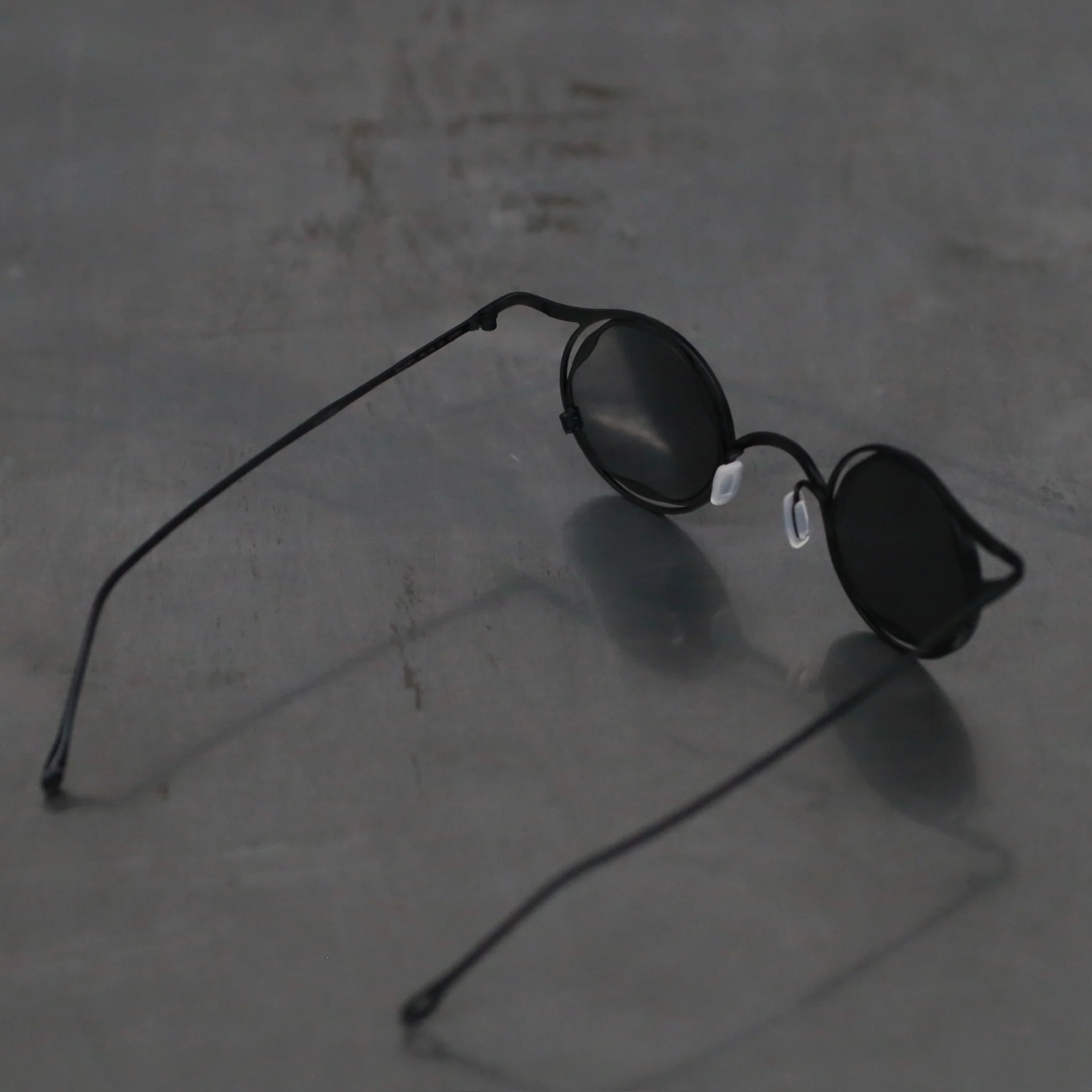 Rigards RG1078TI series titanium special-shaped frame sunglasses RG-RG-RG1078TI-HKSHP black x black frame dark gray lenses - Image 4