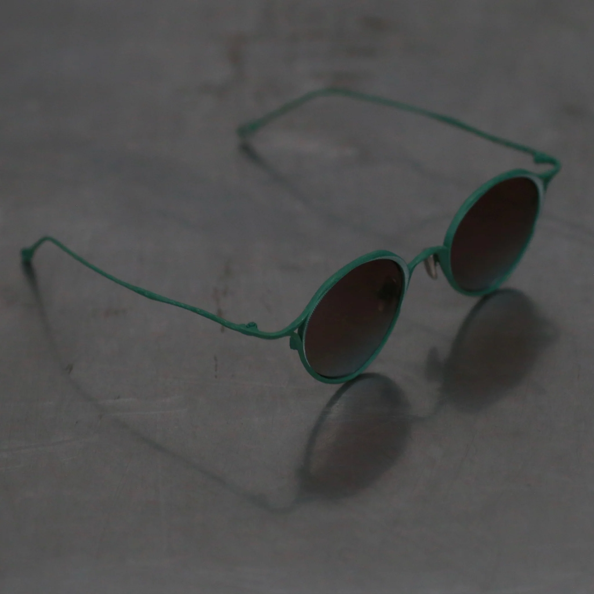 Rigards RG1093TI Series Beta Titanium Sunglasses RG-RG1093TI-HKSH Dark Green x Silver Frame with Gunmetal Blue Lenses - Image 3
