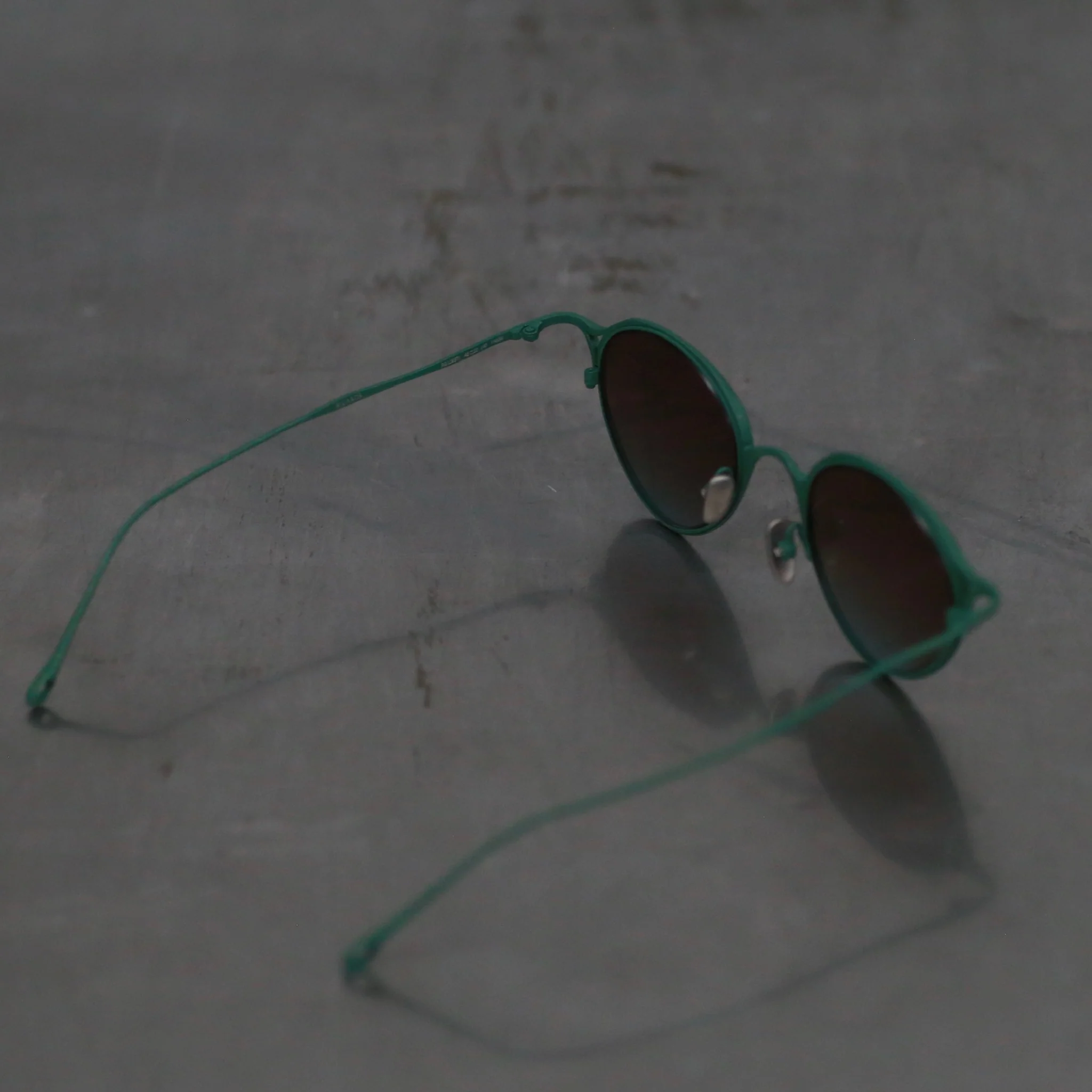 Rigards RG1093TI Series Beta Titanium Sunglasses RG-RG1093TI-HKSH Dark Green x Silver Frame with Gunmetal Blue Lenses - Image 4