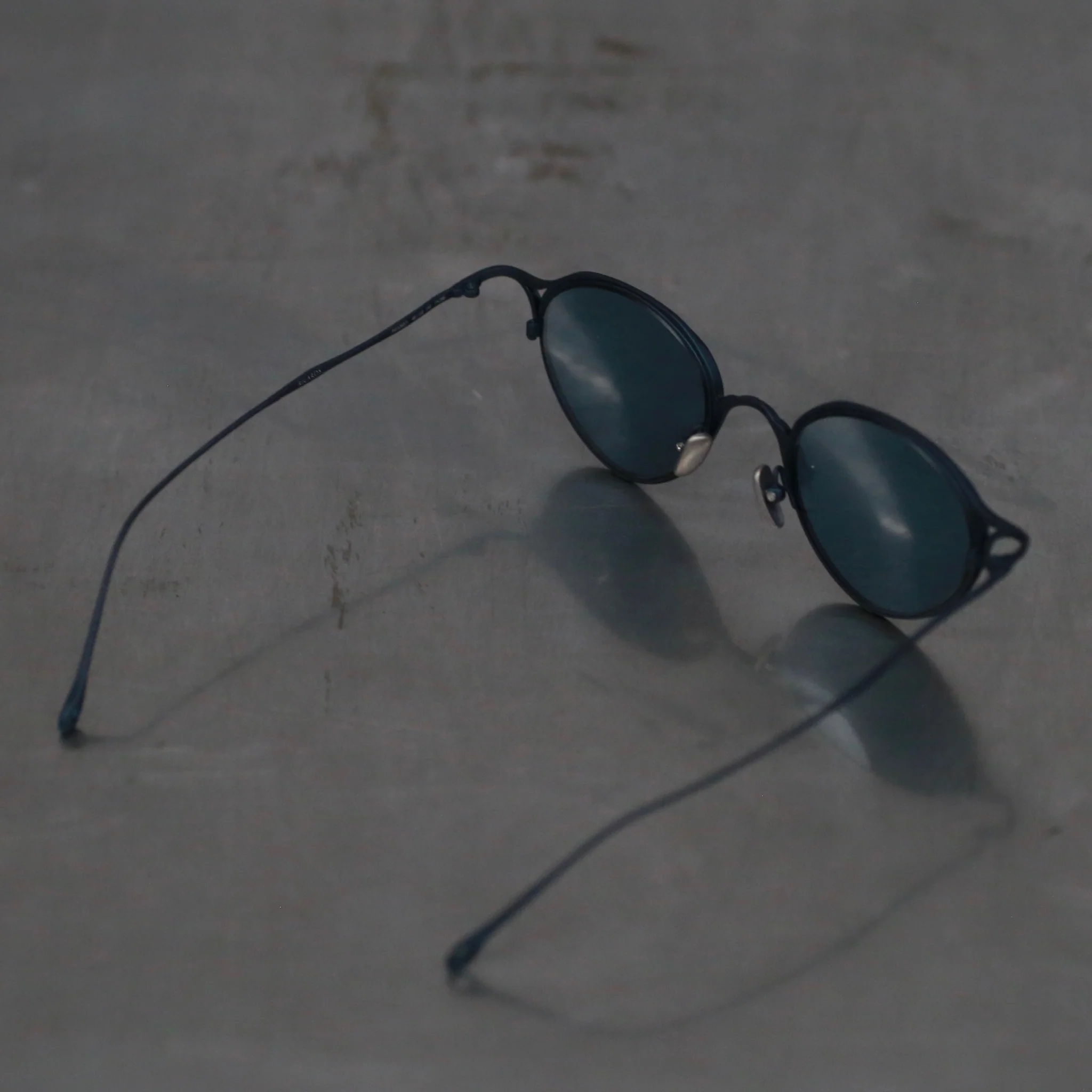 Rigards RG1093TI Series Beta Titanium Sunglasses, RG-RG1093TI-WYHTJSKLP, Midnight Black with Titanium Frame and Blue Lenses - Image 4