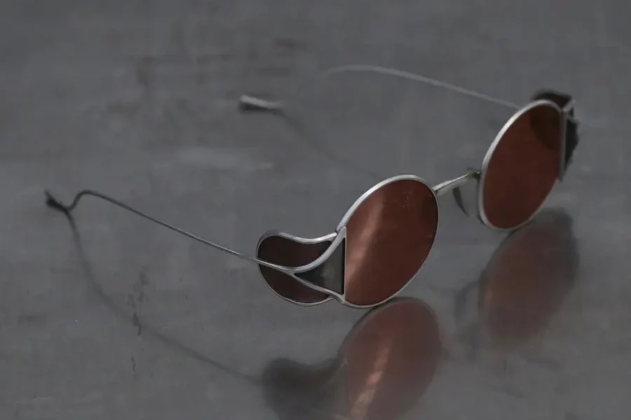 RIGARDS*UMA WANG joint work block frame sunglasses RG00UW10 retro pewter frame carmine red film - Image 3