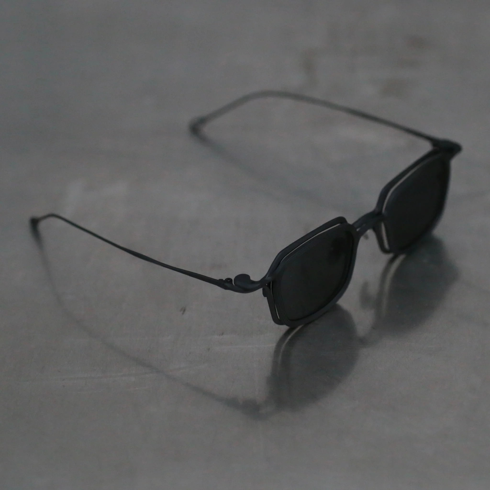 Rigards x TVA Collaboration RG2004TVA Titanium-Magnesium Alloy Double-Layer Sunglasses Series RG-RG2004TVA-HTHTMSH: Black + Titanium Black Frame, Clear + Dark Grey Lenses - Image 4