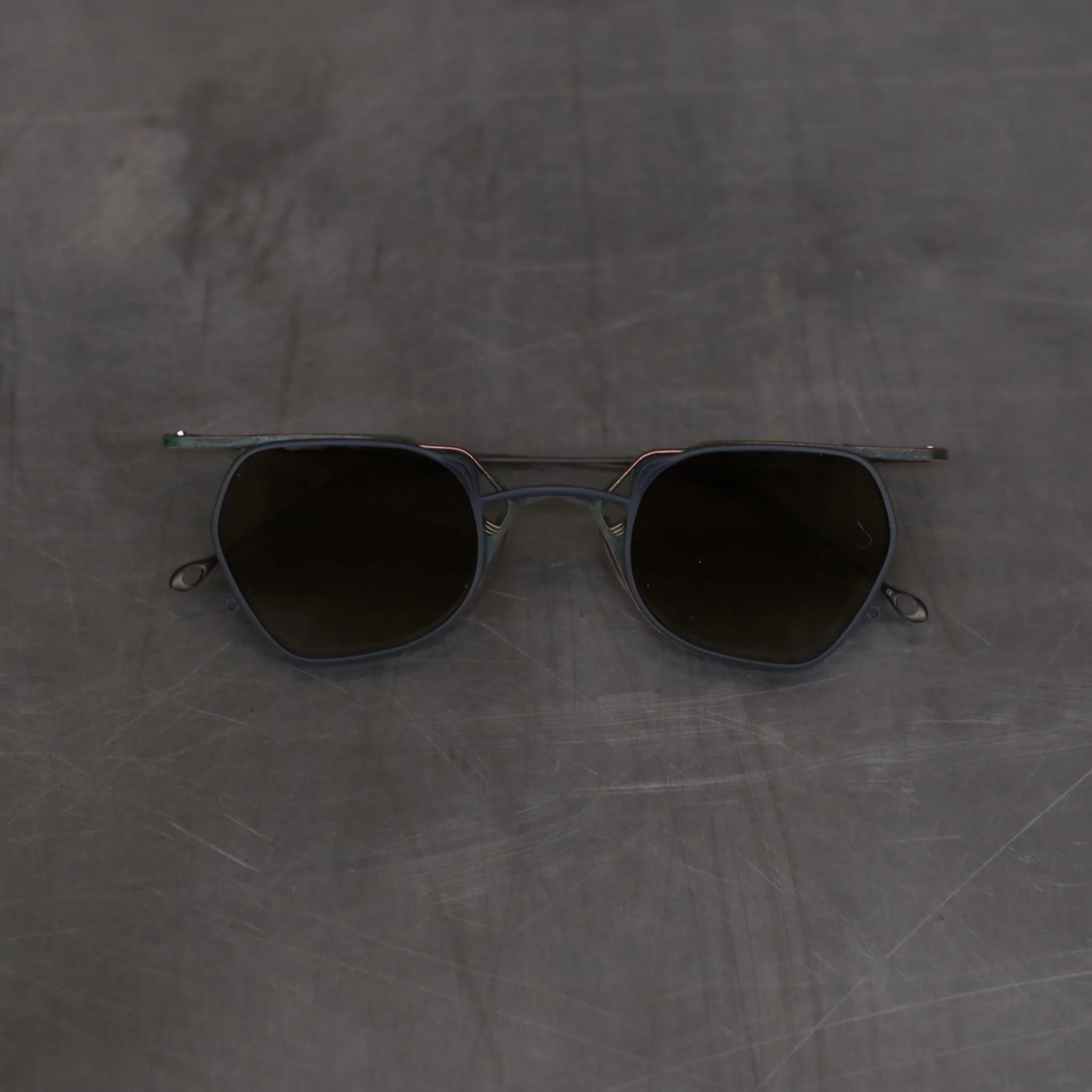 Rigards X TVA joint RG1999TVA series special-shaped double-layer sunglasses RG-RG1999TVA-GYSHTMQT ancient jade + dark gray frame transparent + bronze piece - Image 2