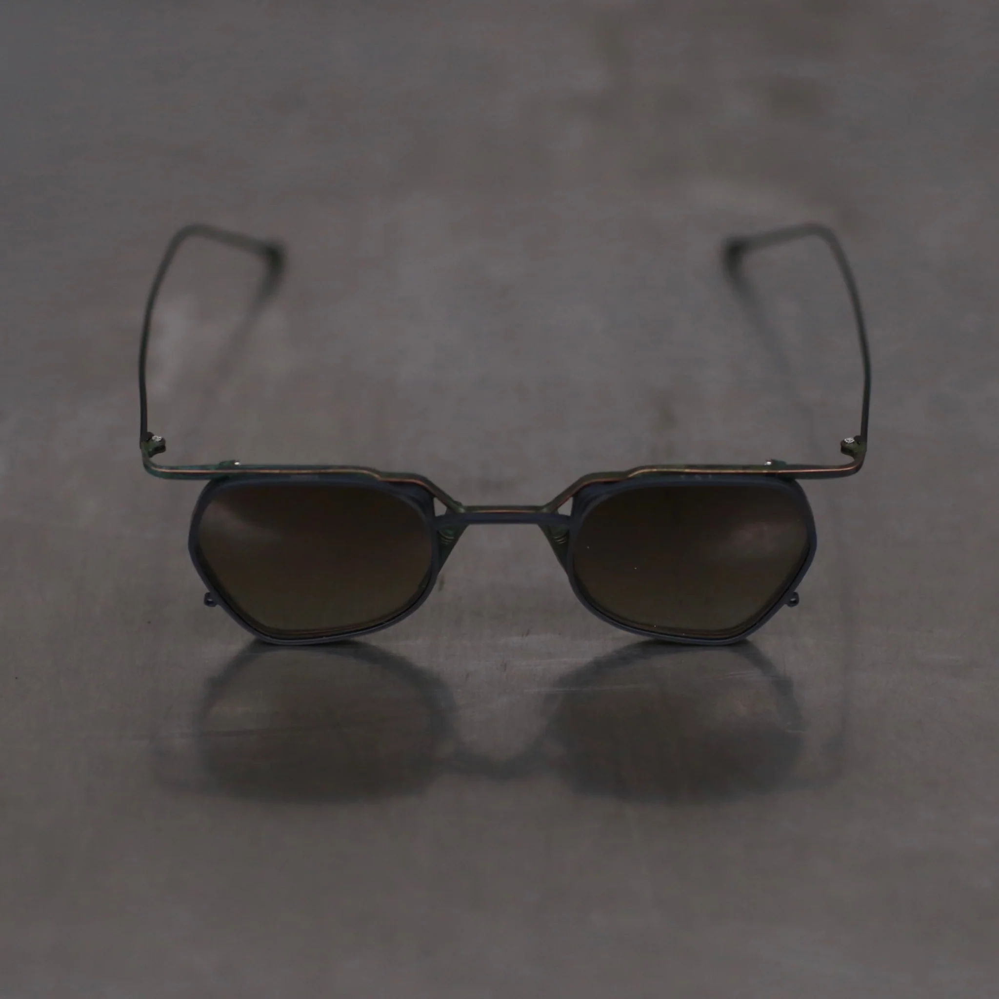 Rigards X TVA joint RG1999TVA series special-shaped double-layer sunglasses RG-RG1999TVA-GYSHTMQT ancient jade + dark gray frame transparent + bronze piece - Image 3