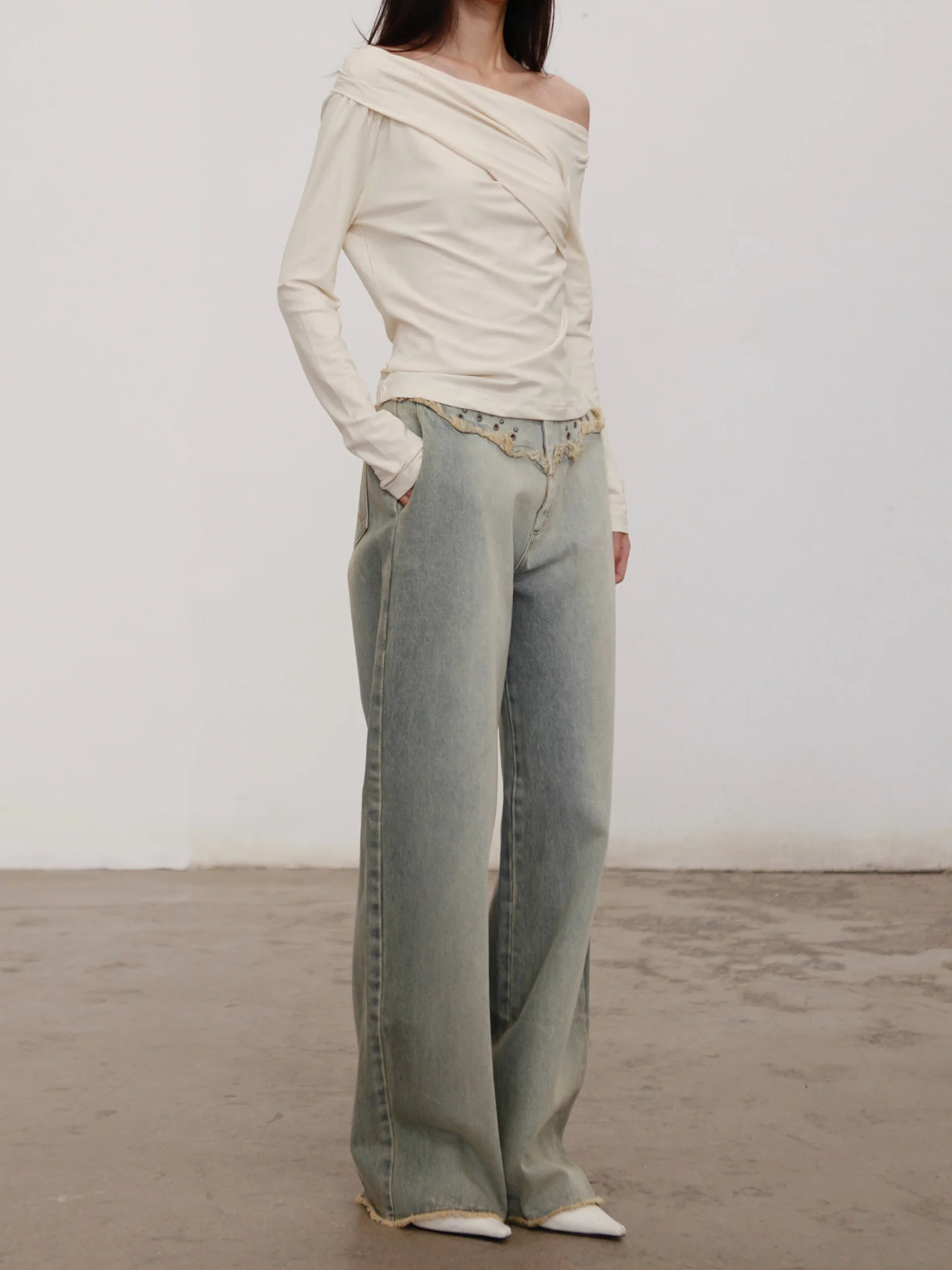 RUI Built 26 Early Spring Jeans with Thin Straps, Rivets, and Curved Blade Design, RUI-S26WV25-Sun-faded Blue (Sun-faded Vintage Blue) - Image 9
