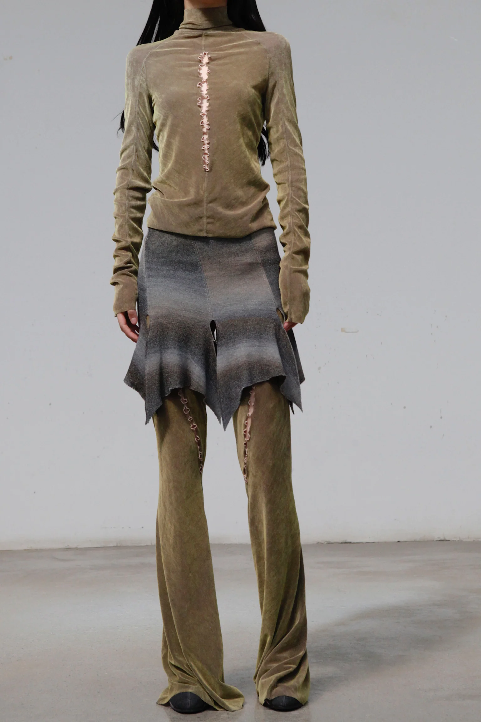 RUI Velvet Cutout Turtleneck RAW23WV02 Khaki Green - Image 3
