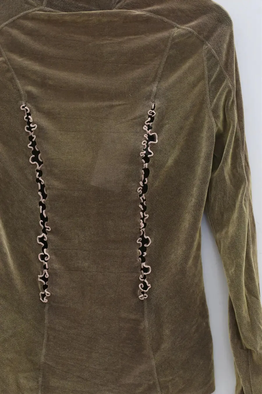 RUI Velvet Cutout Turtleneck RAW23WV02 Khaki Green - Image 7