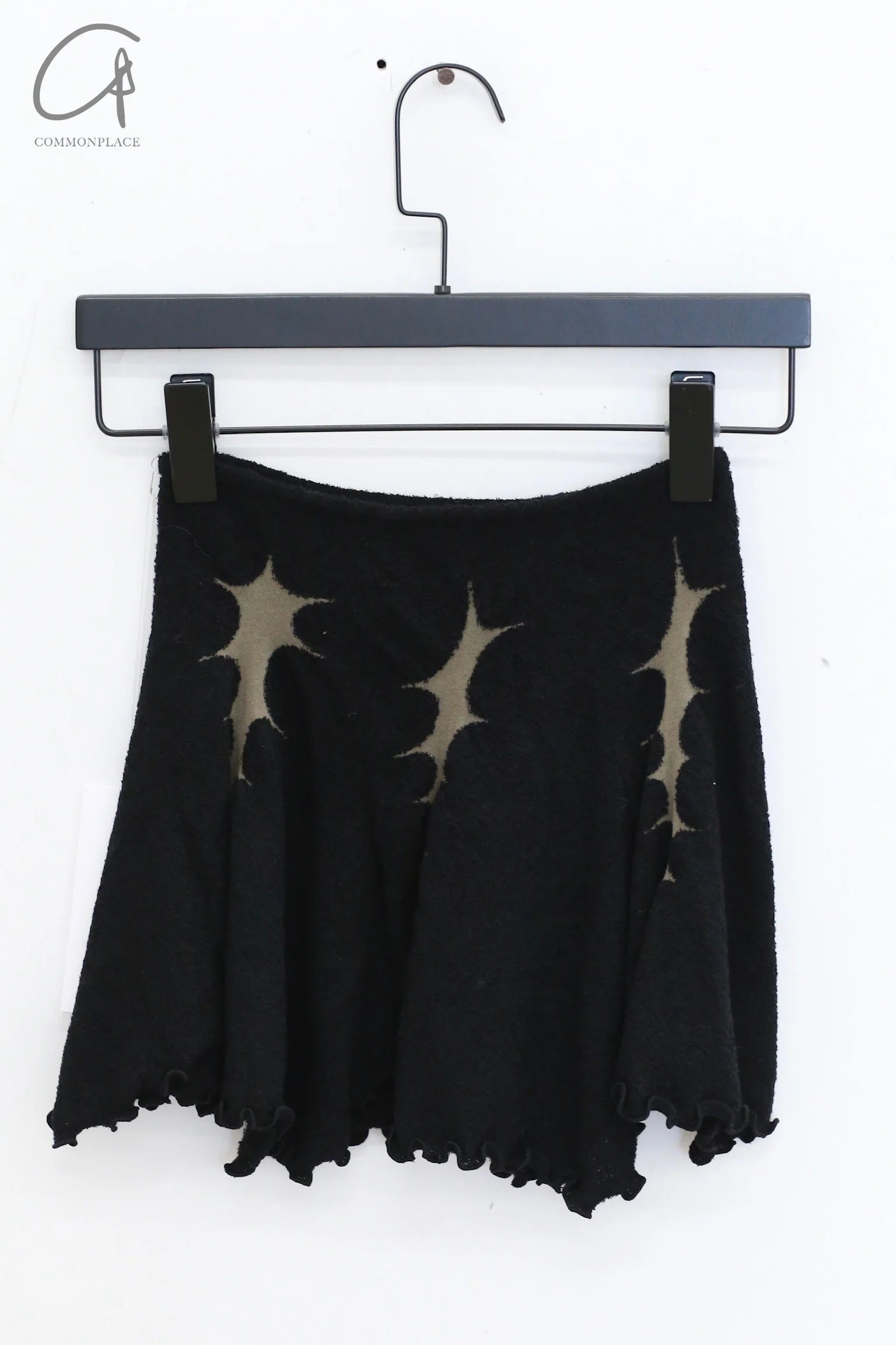 RUI ZHOU 24 autumn and winter thorn intarsia short skirt UI-RAW24KN13-HEI black - Image 4