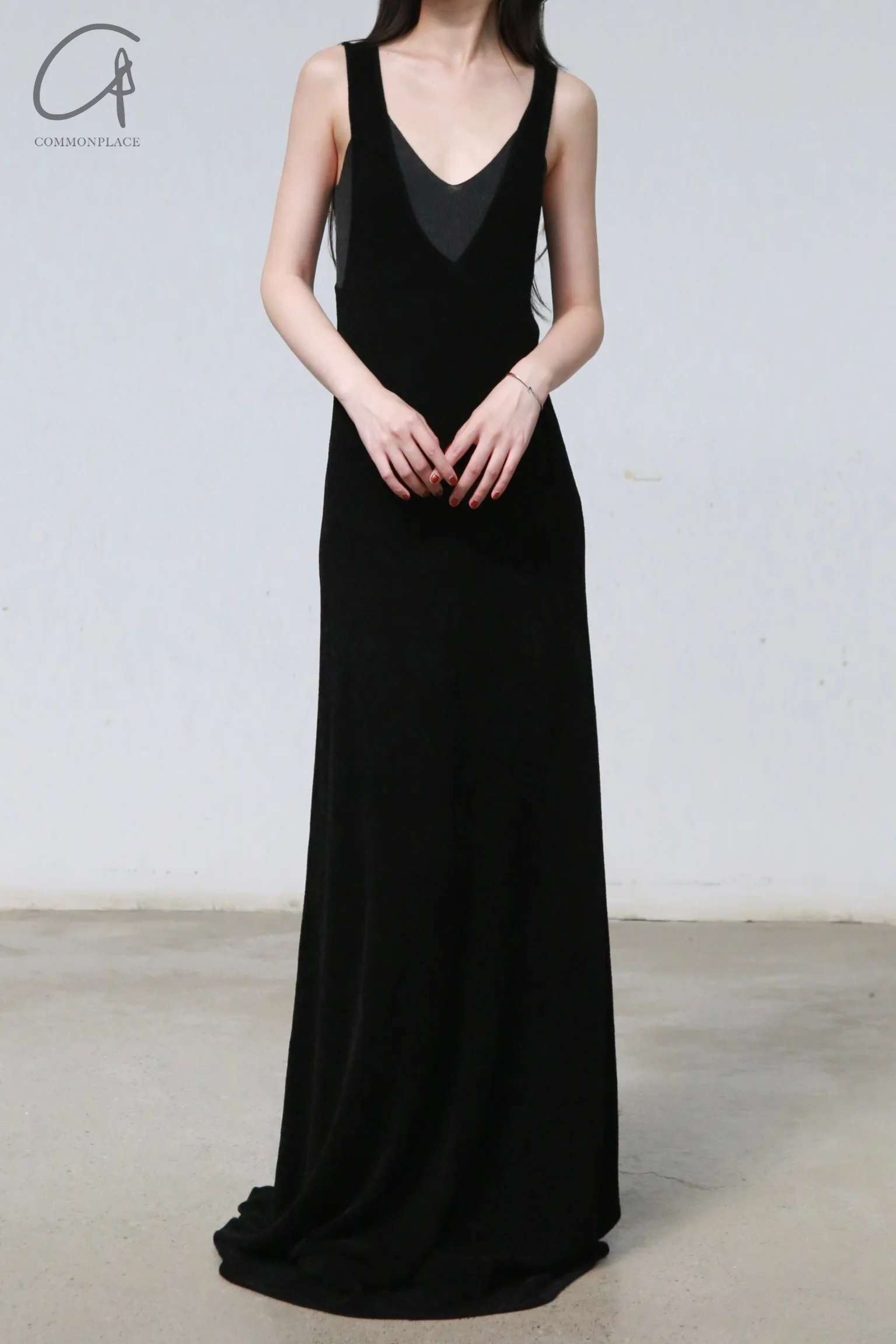 RUOHAN 24 autumn and winter black V-neck knitted long skirt RH-RHKN125AW24-HEI black - Image 3