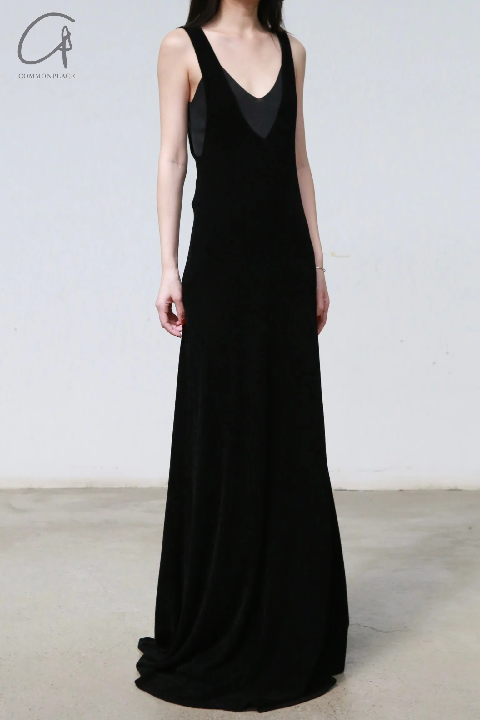 RUOHAN 24 autumn and winter black V-neck knitted long skirt RH-RHKN125AW24-HEI black - Image 4