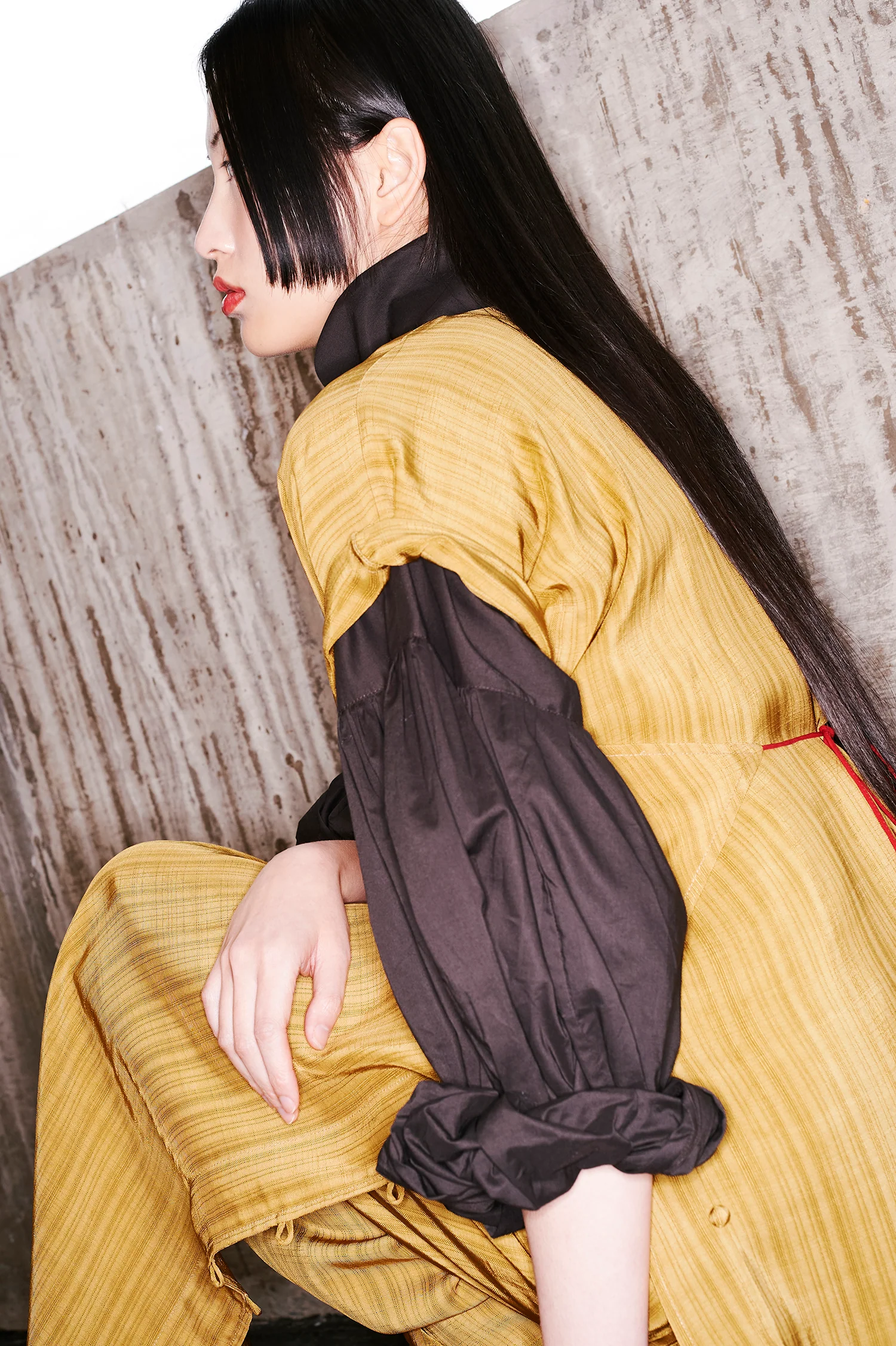 SAMUEL GUI YANG 25 autumn and winter MAY LING dress SGY-AW25BDR02-1-1-GOLDEN (GOLDEN SPICE) - Image 4