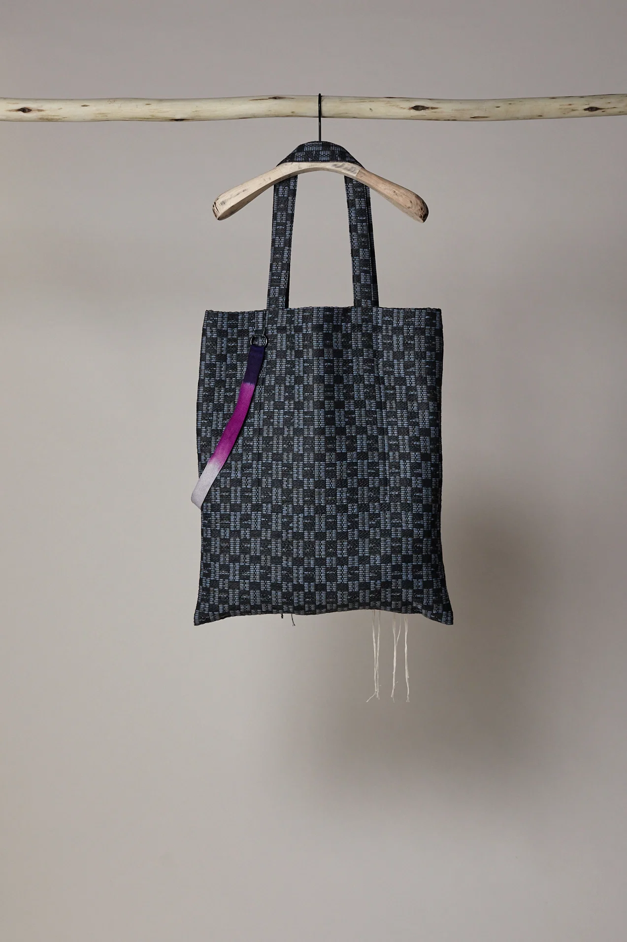 Song for the mute "hands up" handbag 211_TOTEO1E7_LEGOBLU - Image 9