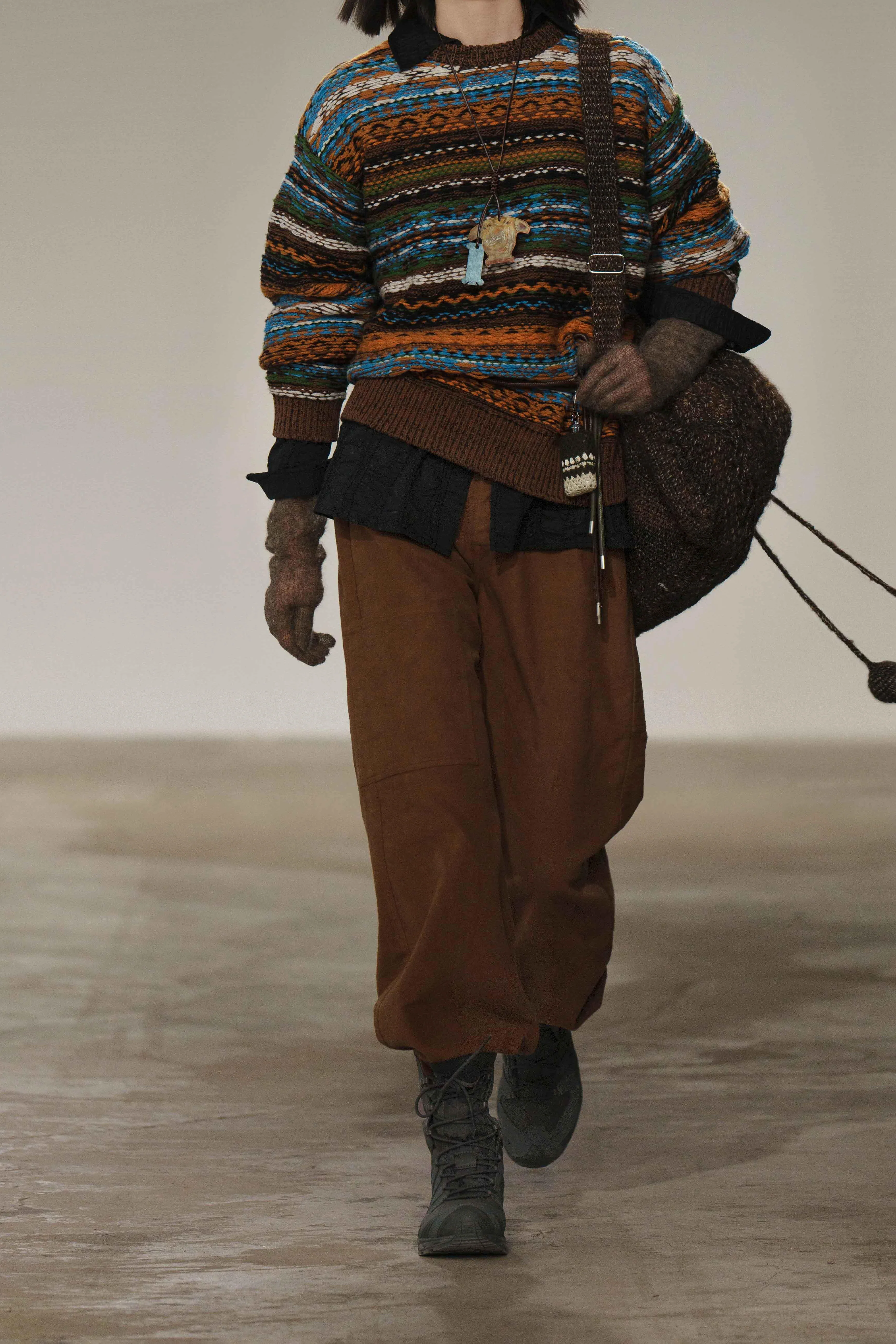 SWAYING 25 Fall/Winter Collection: Cotton Straight-Leg Pants with Fanned-Out Pockets (SW-SW25AW3B22C2S2-KF, Coffee) - Image 6