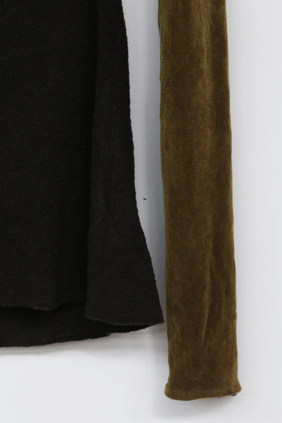 Un Morceau Back Hollow Velvet Turtleneck Top UM212SZ16 - Image 11