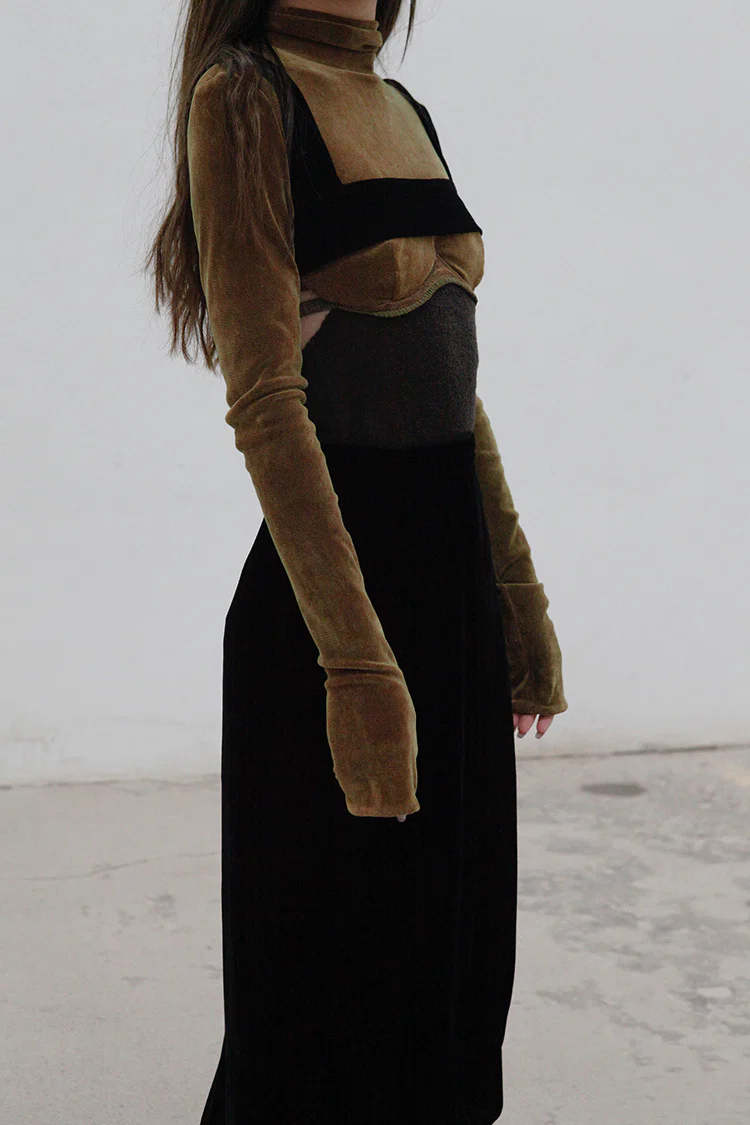Un Morceau Back Hollow Velvet Turtleneck Top UM212SZ16 - Image 3