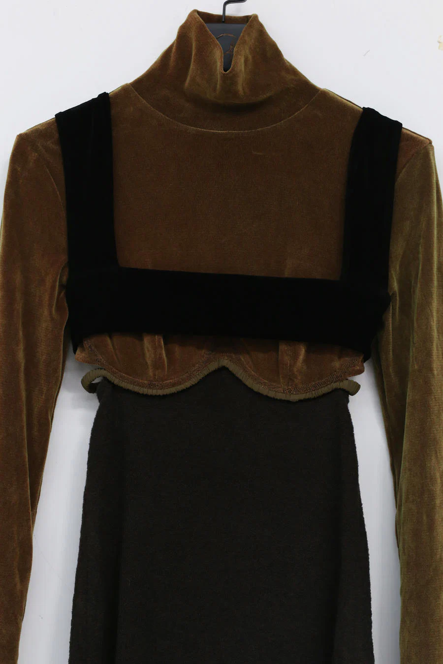 Un Morceau Back Hollow Velvet Turtleneck Top UM212SZ16 - Image 7