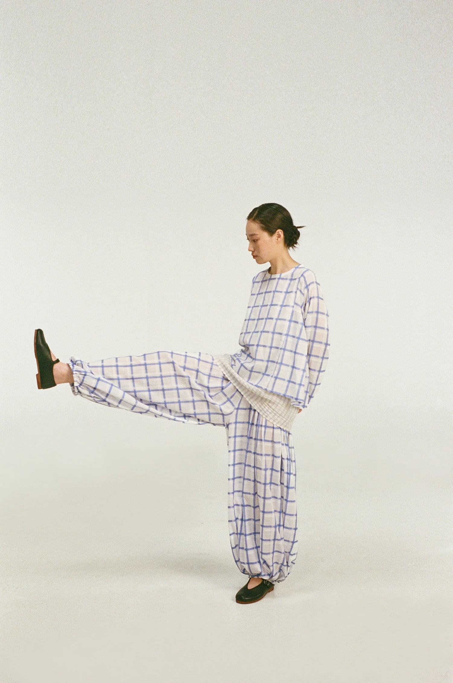 UNISECON SS26 Round Neck Long Sleeve Pleated Top / Oversized Tulip Skirt / Pleated Lantern Pants USC-U13W12-WHITE&BLUE Pants (U13W10) - Image 7