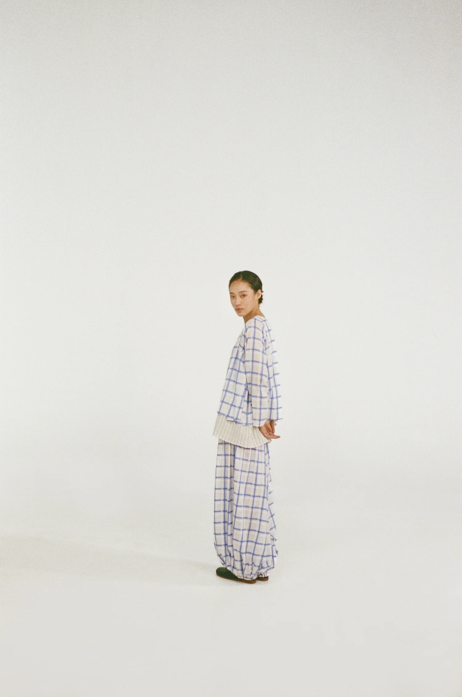 UNISECON SS26 Round Neck Long Sleeve Pleated Top / Oversized Tulip Skirt / Pleated Lantern Pants USC-U13W12-WHITE&BLUE Pants (U13W10) - Image 9