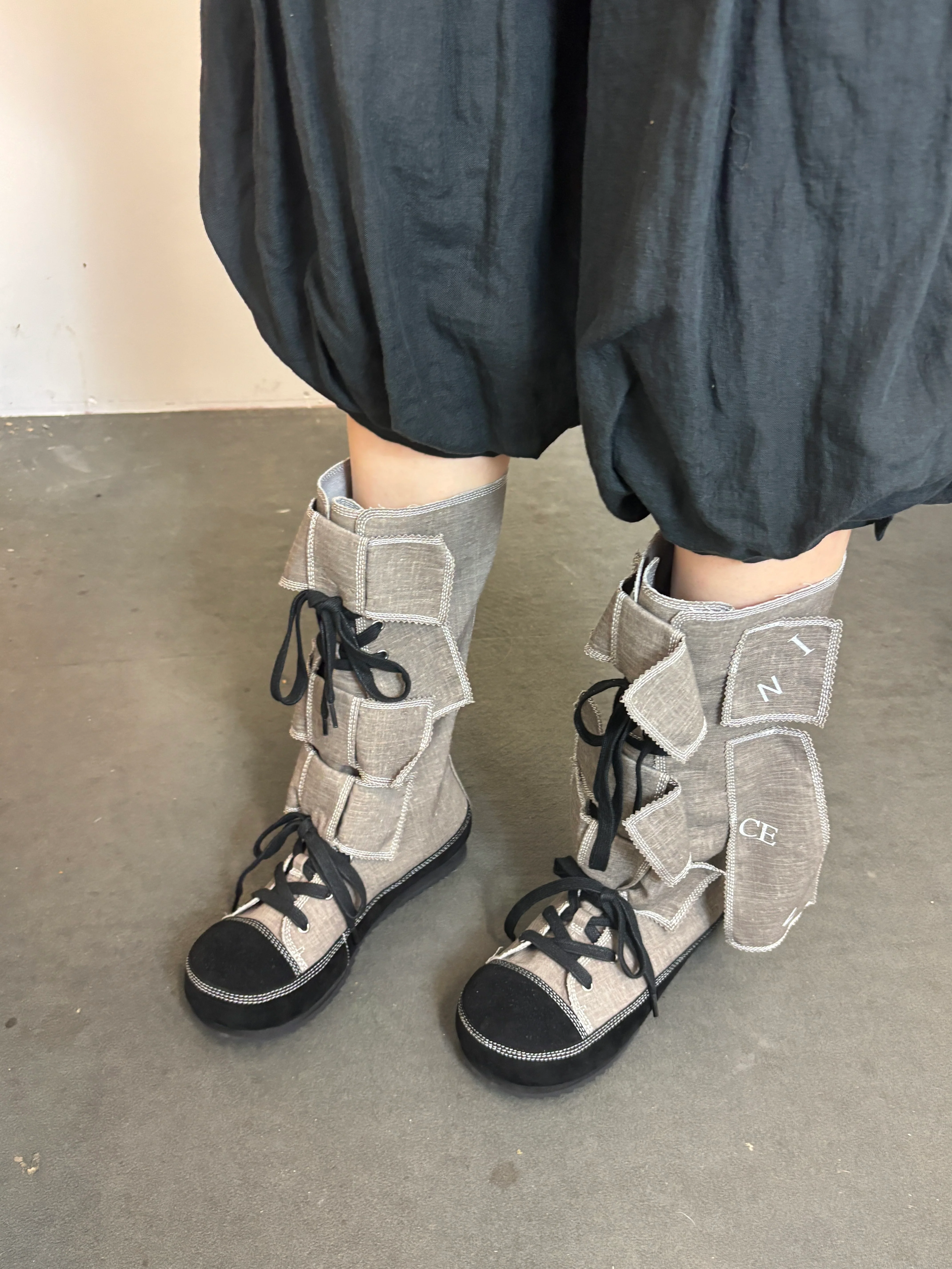 VeniceW Paper Boots VCW-S-27-coal - Image 11